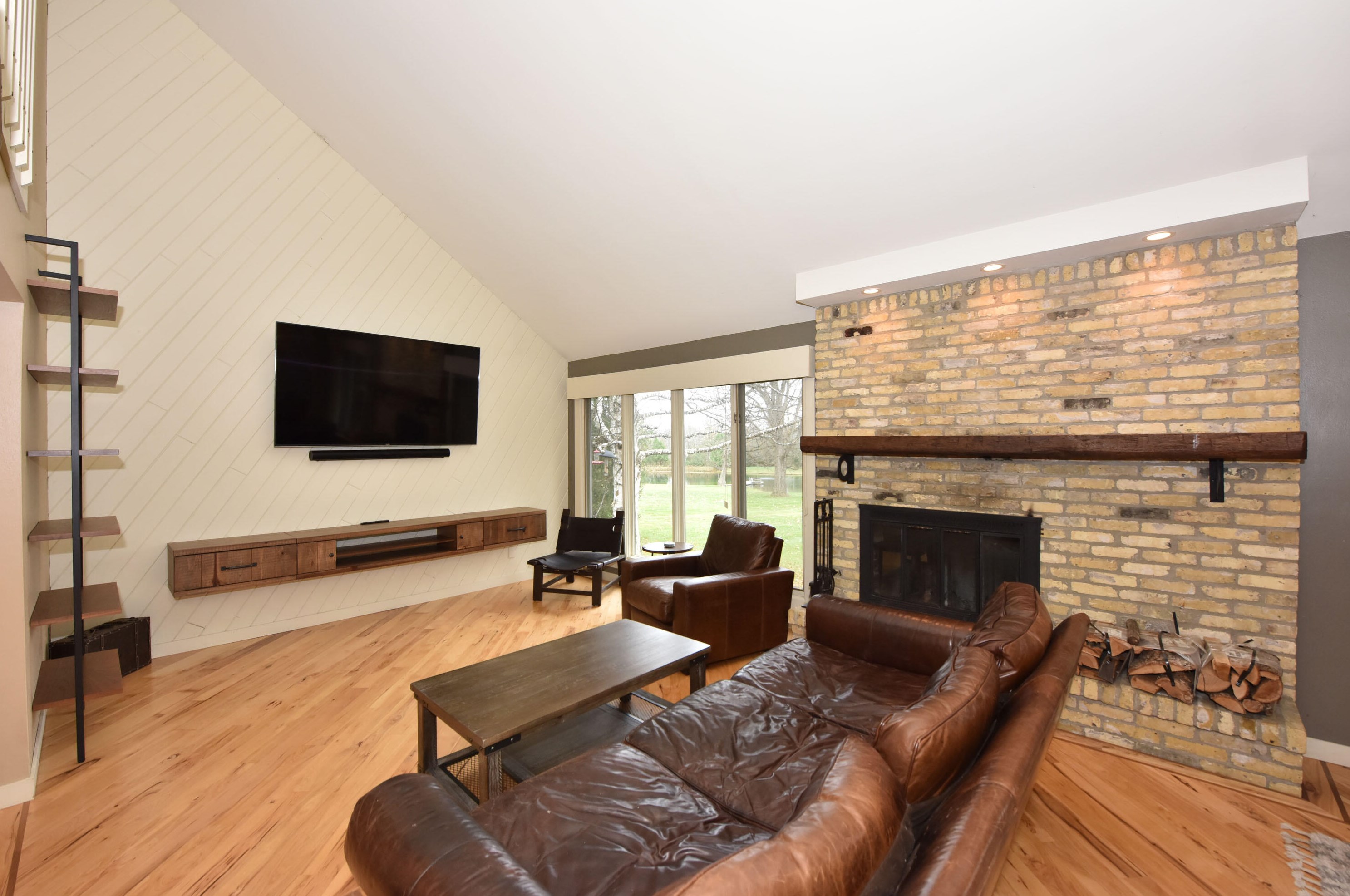 10057 Flagstone Dr, Cedarburg WI  53012-8822 exterior