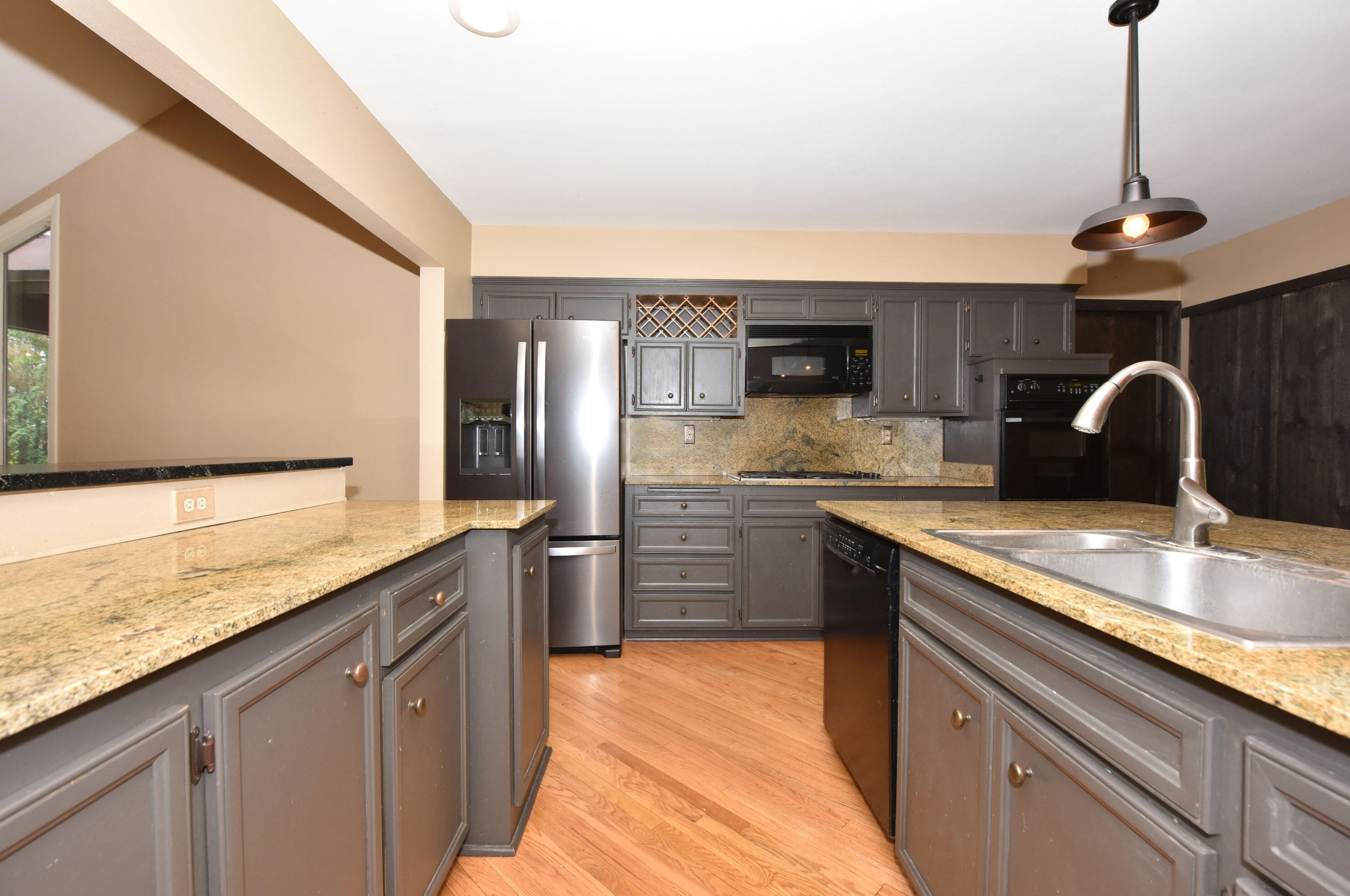 10057 Flagstone Dr, Cedarburg WI  53012-8822 exterior