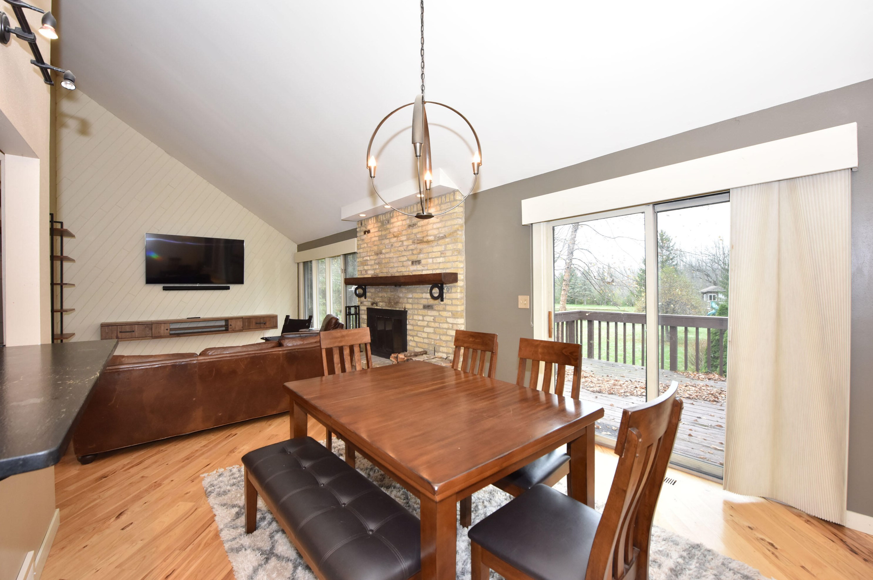 10057 Flagstone Dr, Cedarburg WI  53012-8822 exterior