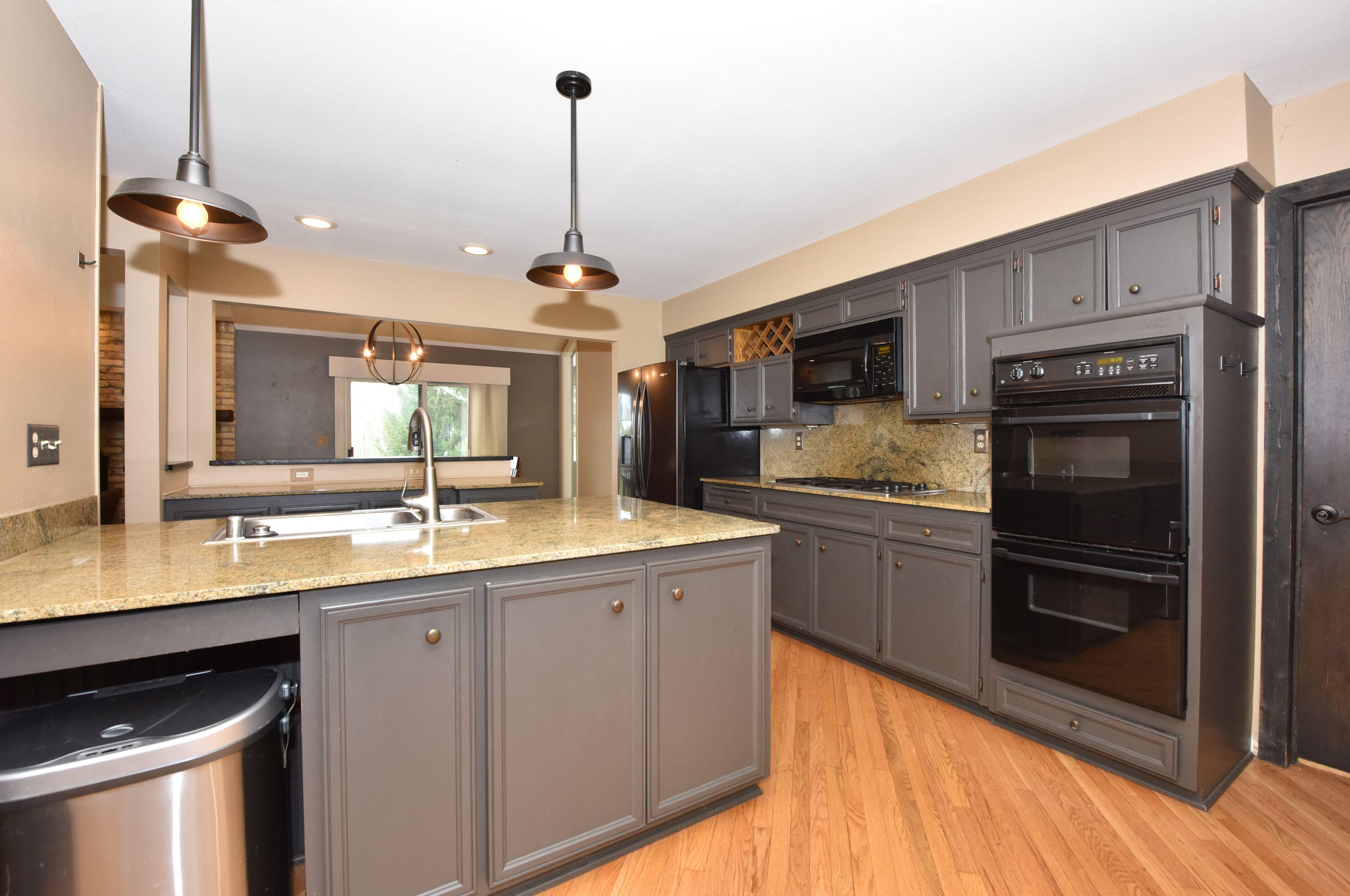 10057 Flagstone Dr, Cedarburg WI  53012-8822 exterior