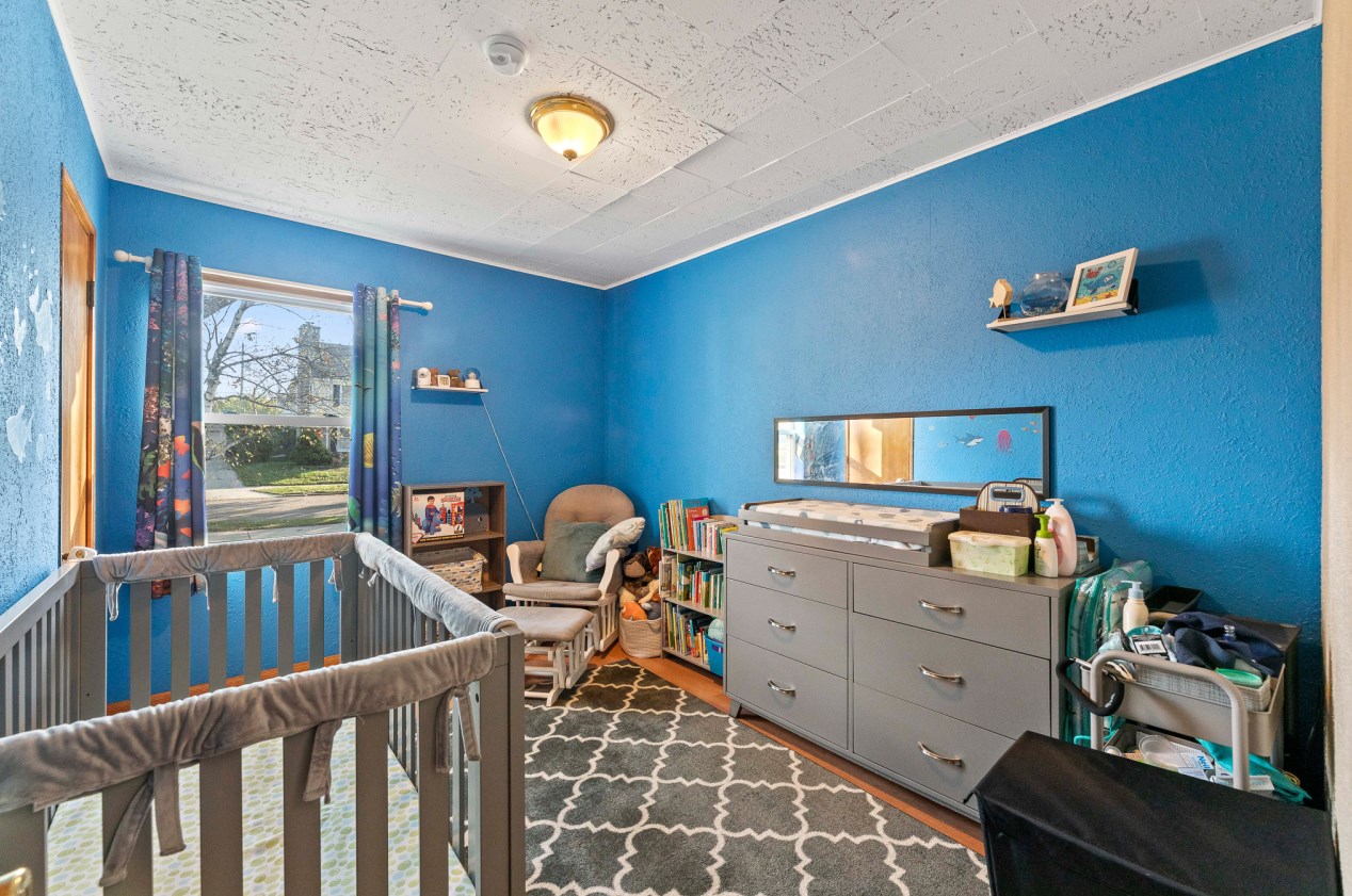 185 91st Pl, Milwaukee WI  53226-4525 exterior