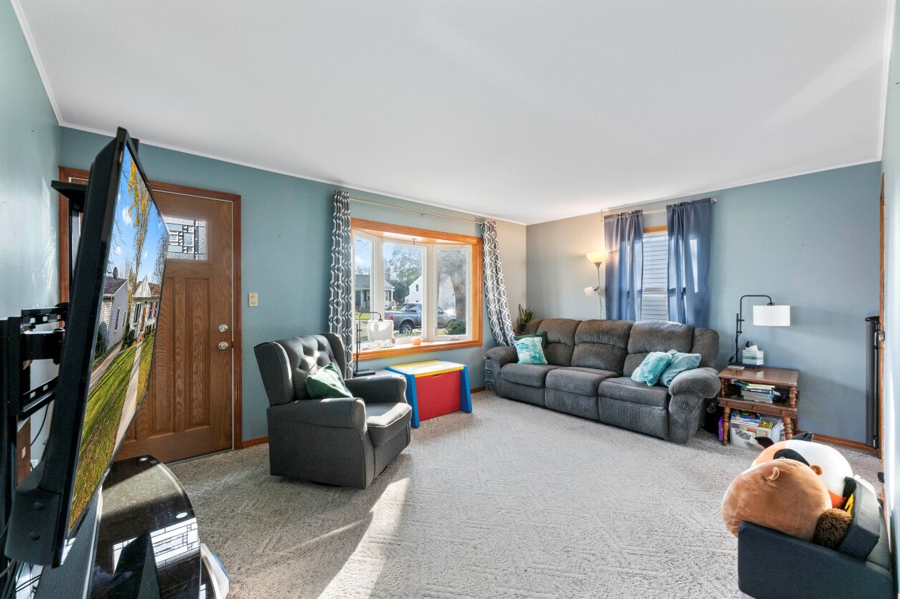 185 91st Pl, Milwaukee WI  53226-4525 exterior