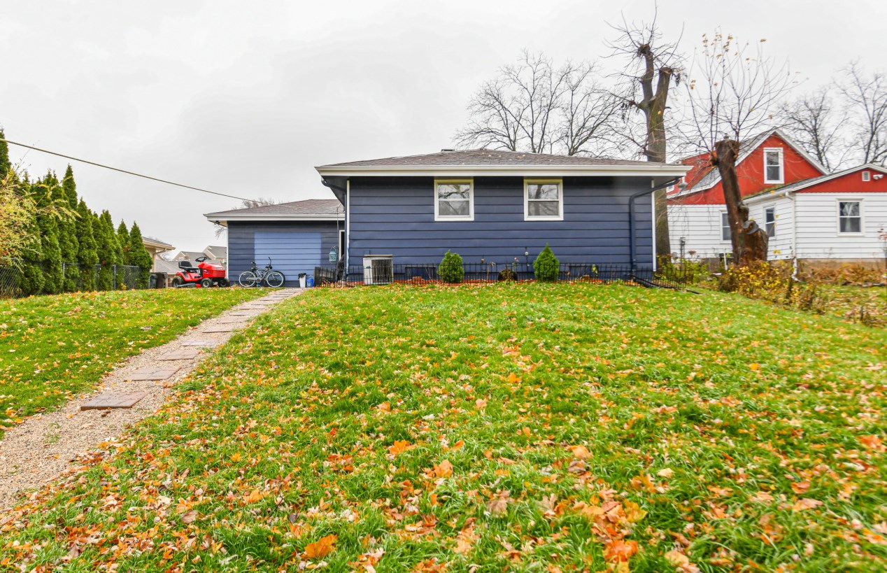 1800 Drexel Blvd, South Milwaukee WI  53172-2926 exterior
