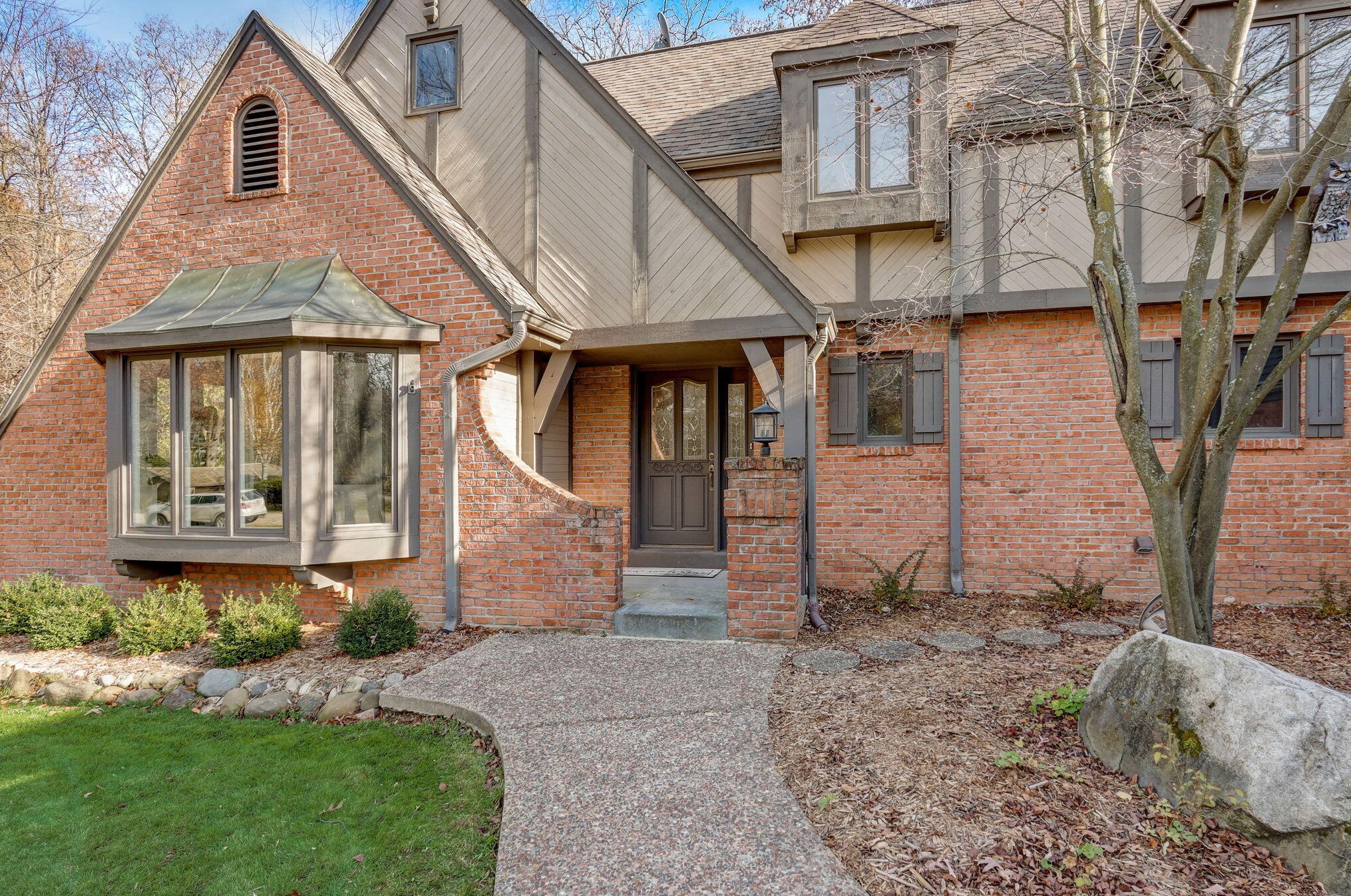 468 Garrison Ct, Delafield WI  53018-2033 exterior