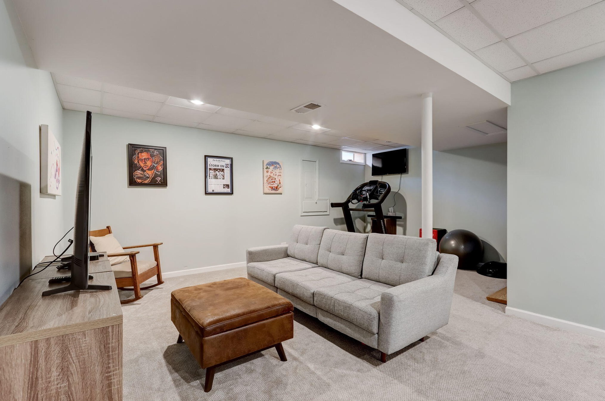 468 Garrison Ct, Delafield WI  53018-2033 exterior