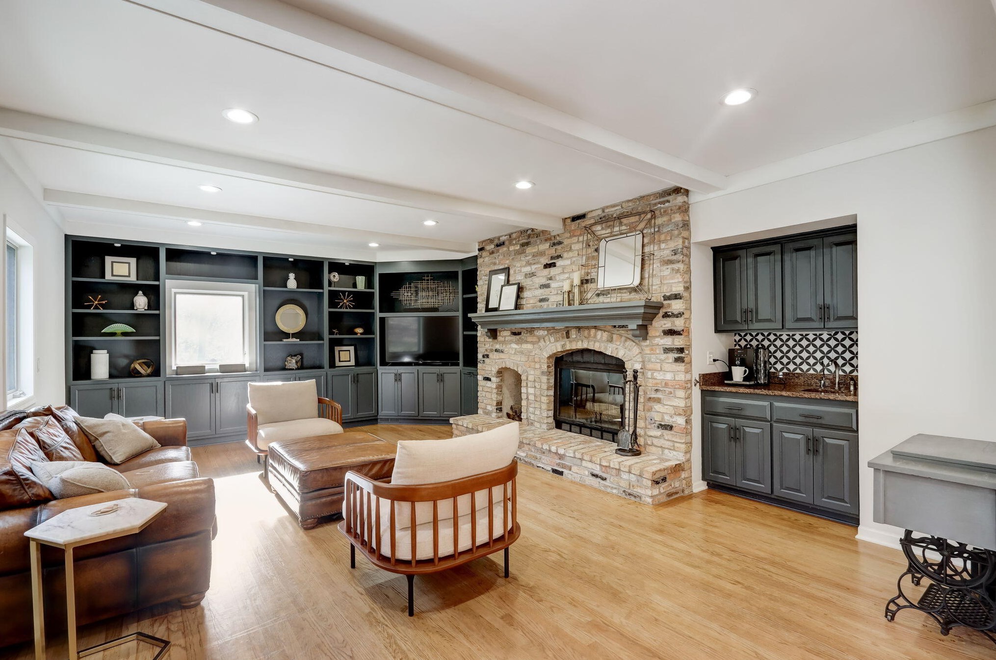 468 Garrison Ct, Delafield WI  53018-2033 exterior