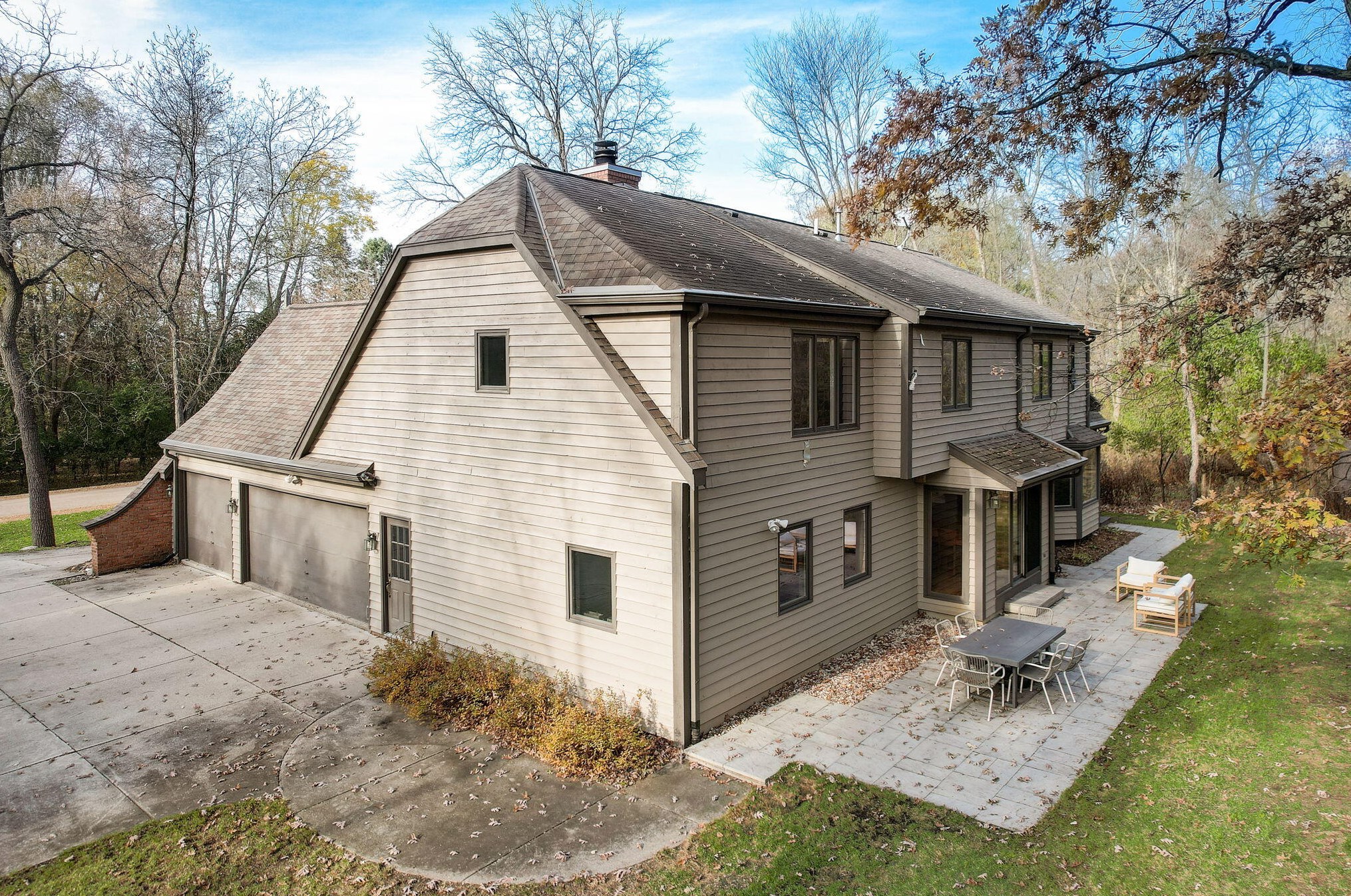 468 Garrison Ct, Delafield WI  53018-2033 exterior