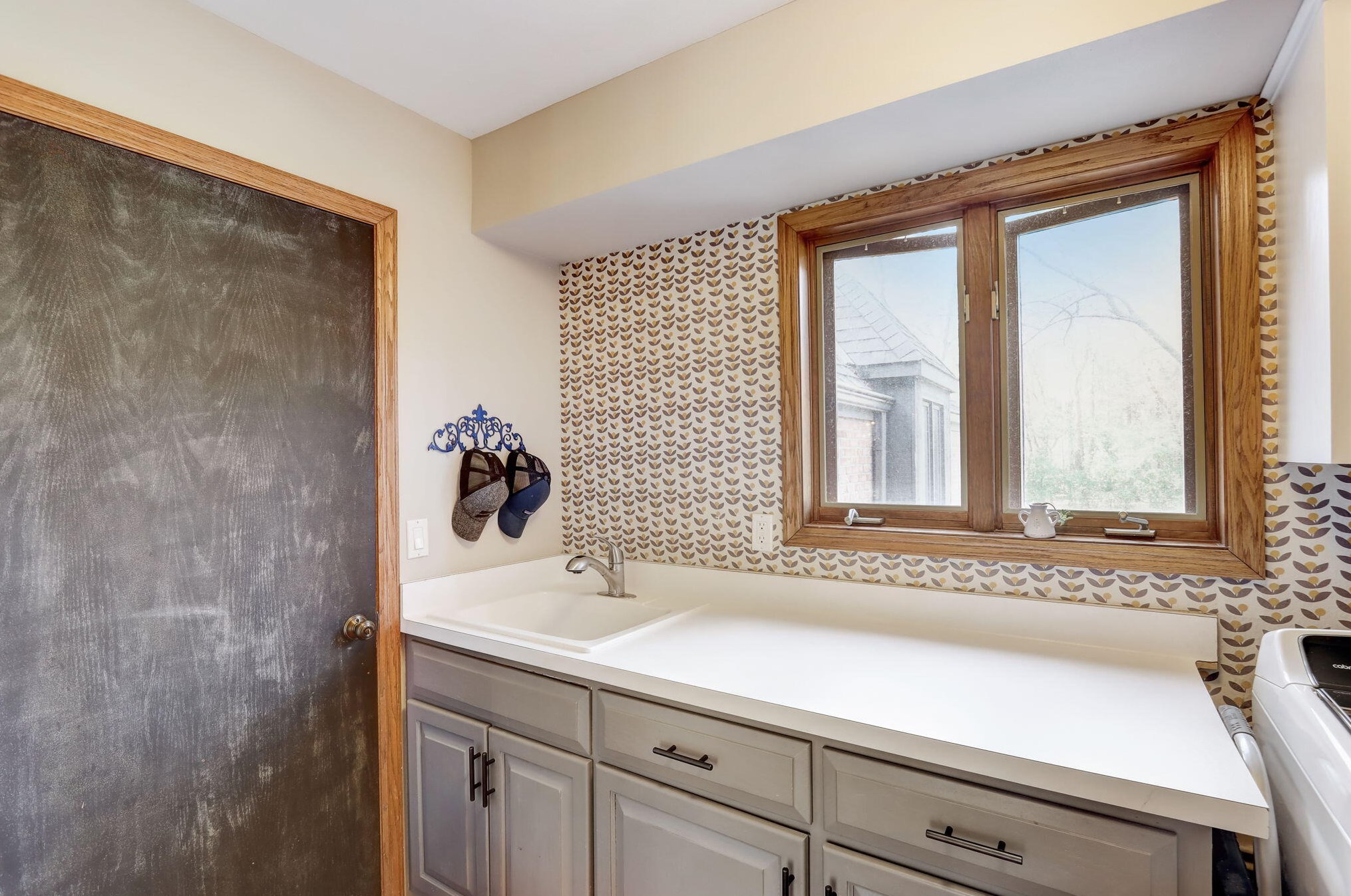 468 Garrison Ct, Delafield WI  53018-2033 exterior