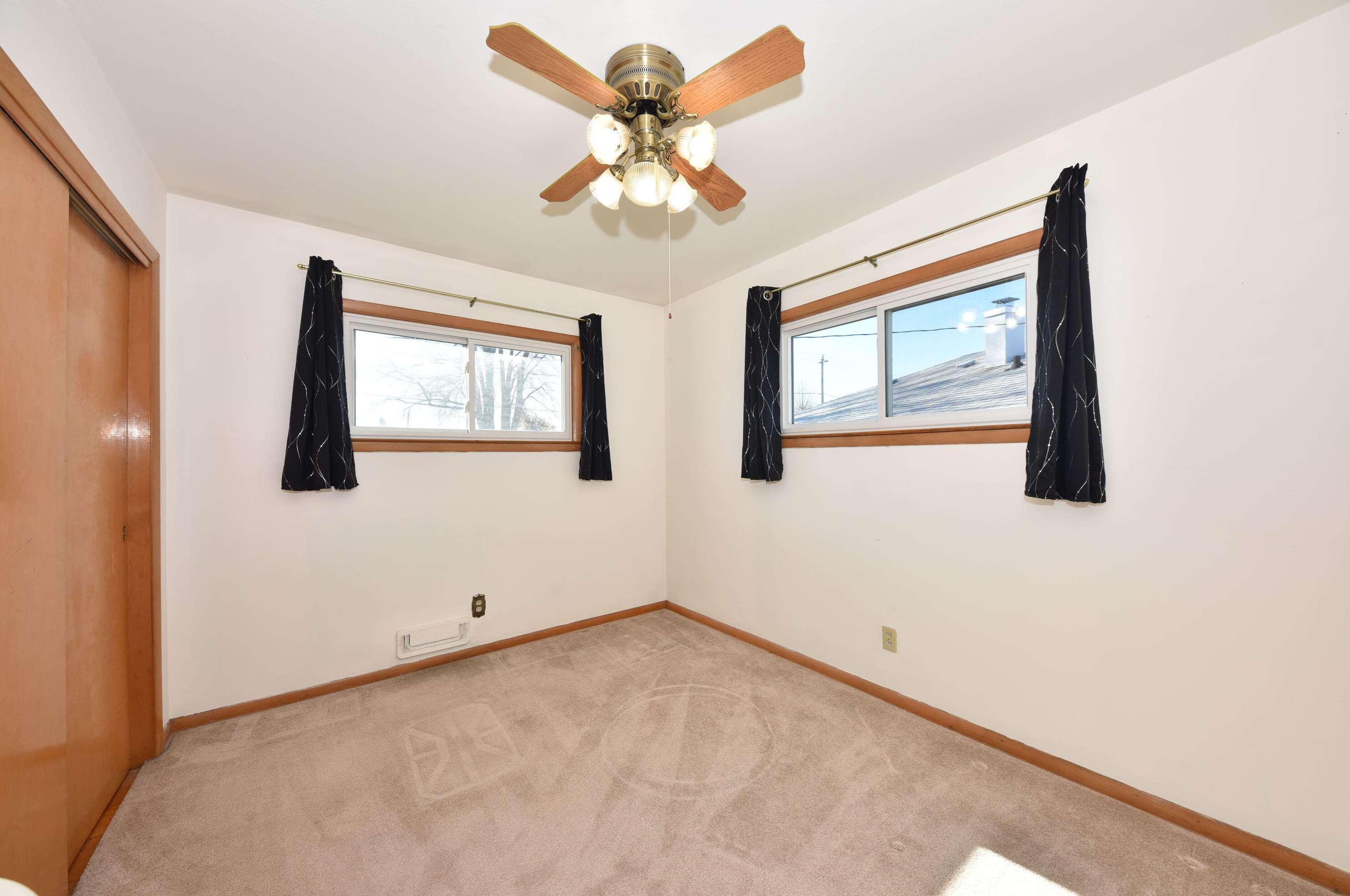 3677 Kimberly Ave, Cudahy WI  53110-3049 exterior