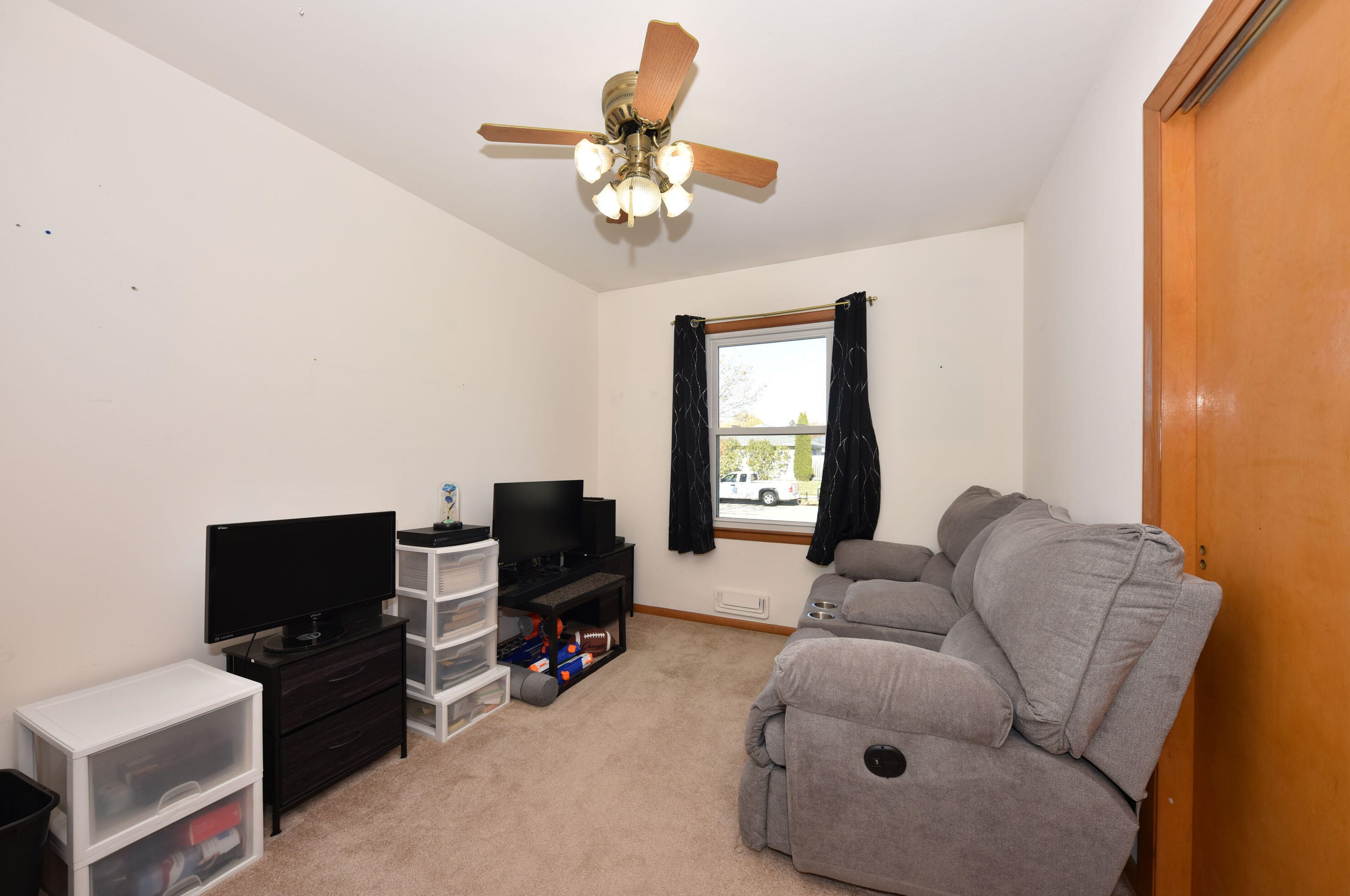 3677 Kimberly Ave, Cudahy WI  53110-3049 exterior