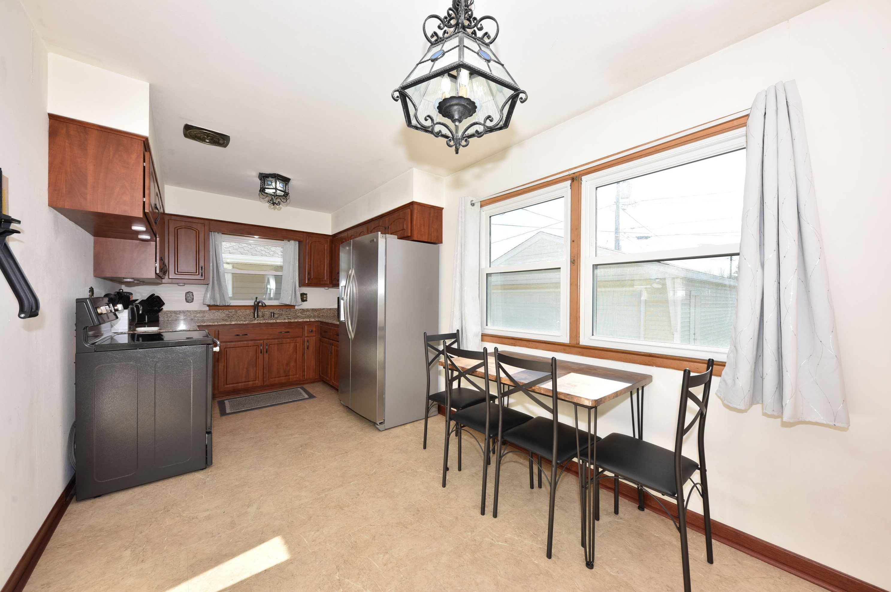 3677 Kimberly Ave, Cudahy WI  53110-3049 exterior