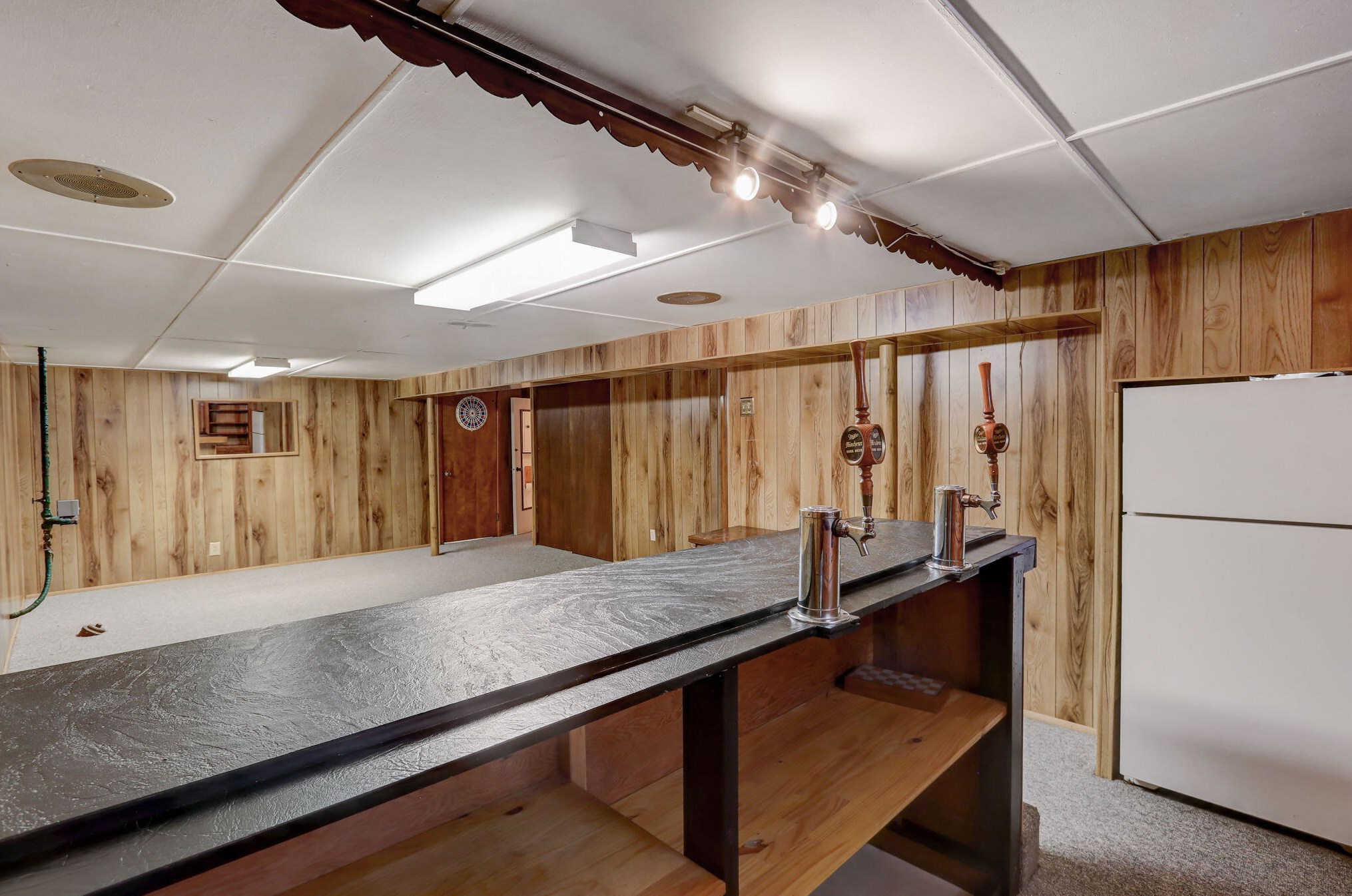 7501 Honey Crk Dr, Milwaukee WI 53221-4062 exterior