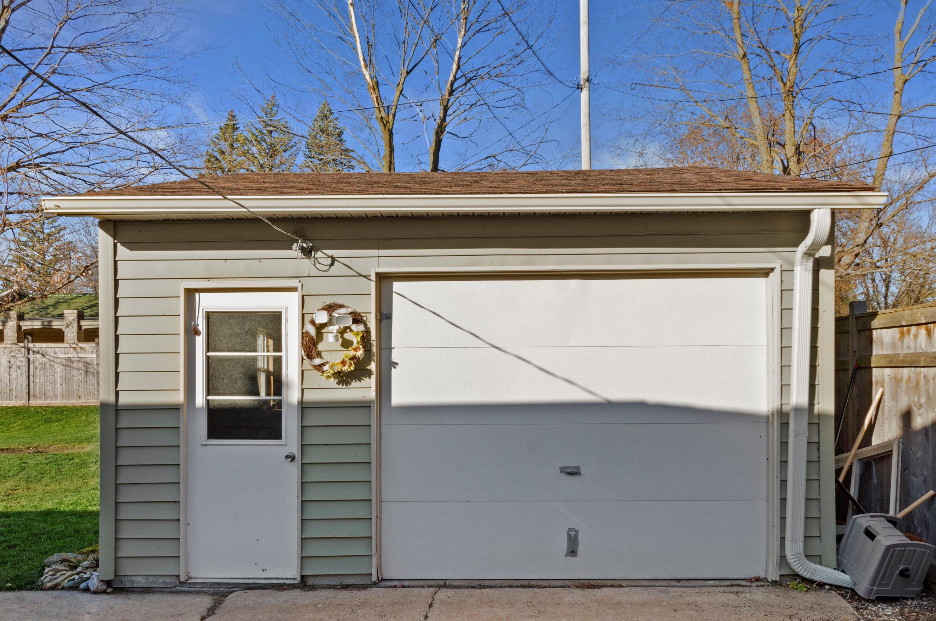716 Chicory Rd, Lyons WI  53105-1616 exterior