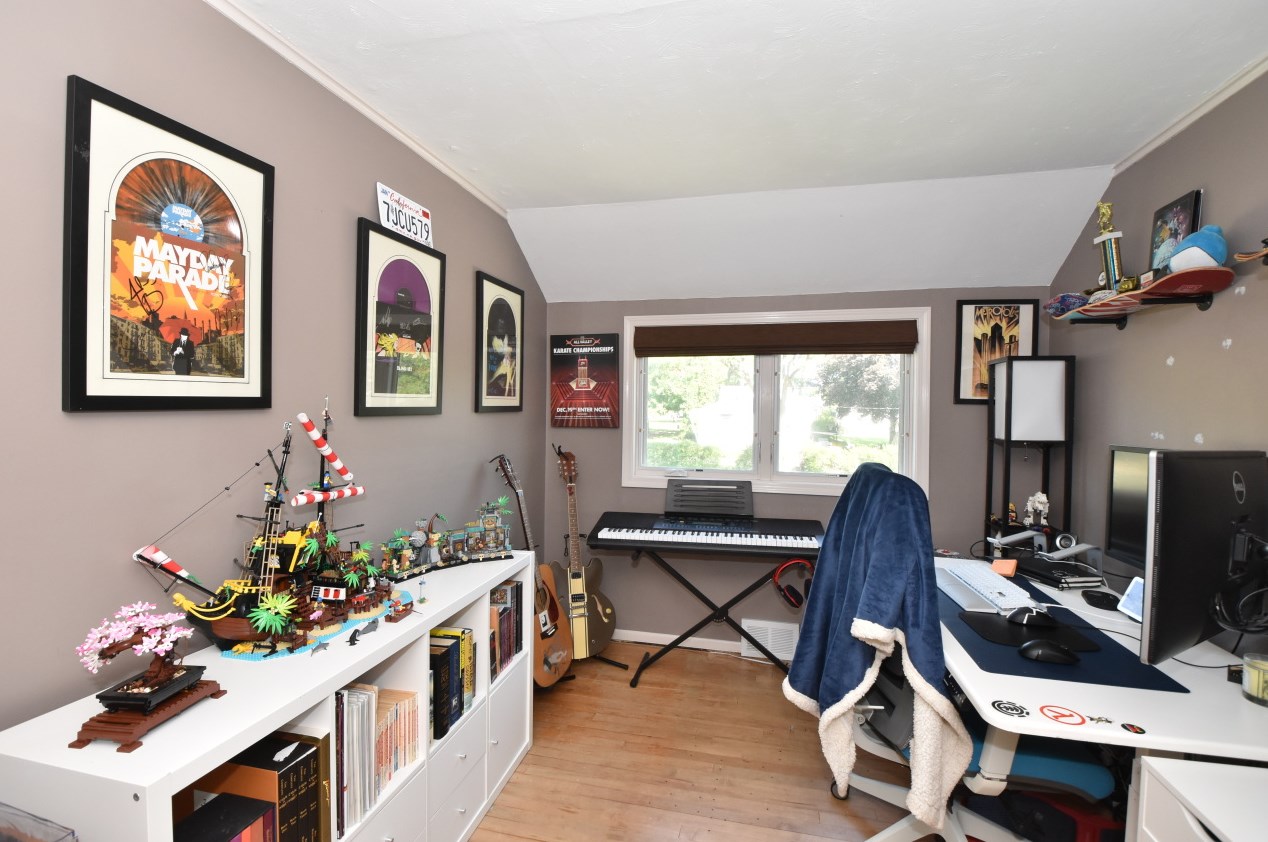 11825 Garfield Ave, Milwaukee WI  53226-2025 exterior