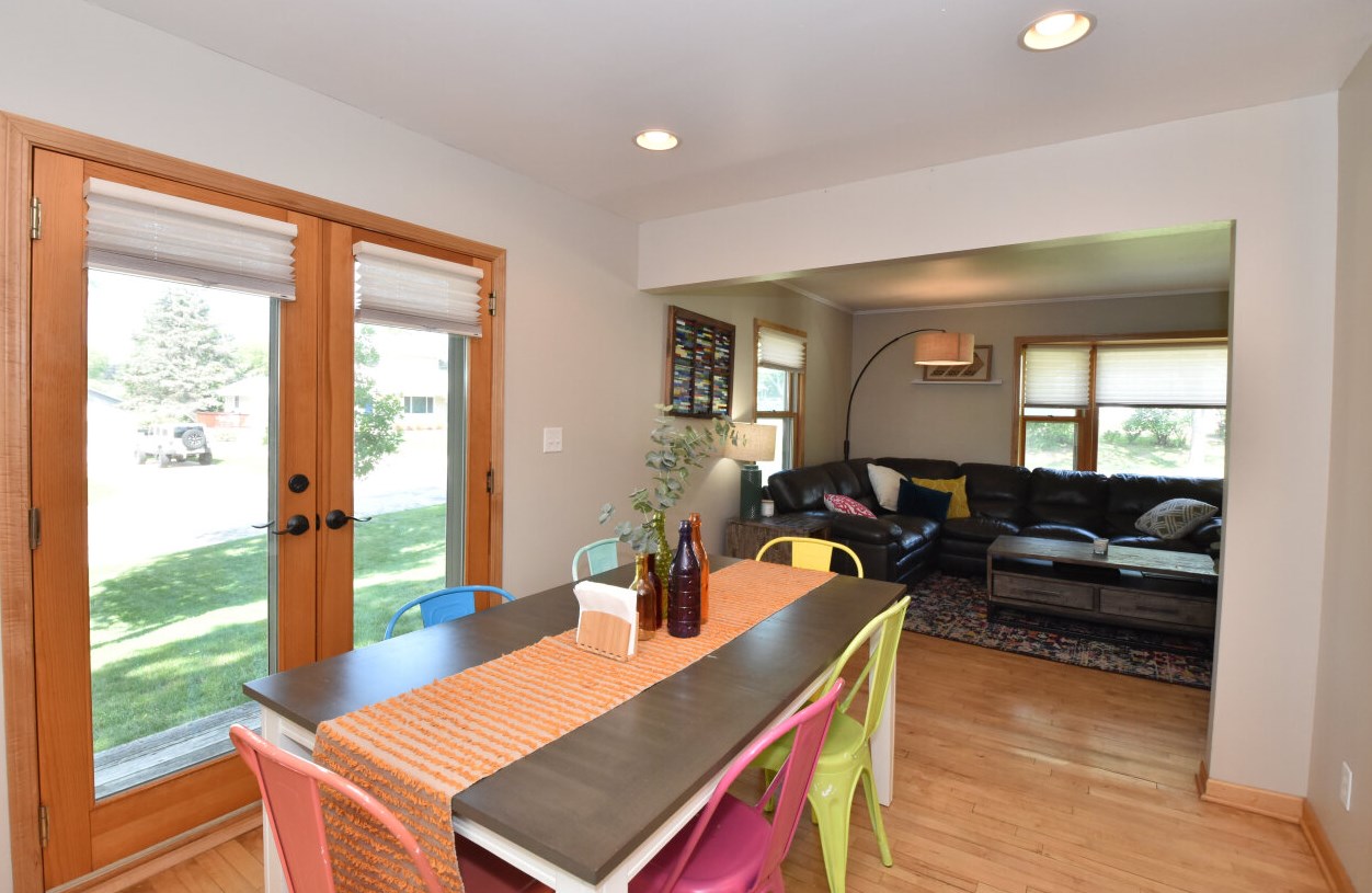 11825 Garfield Ave, Milwaukee WI  53226-2025 exterior