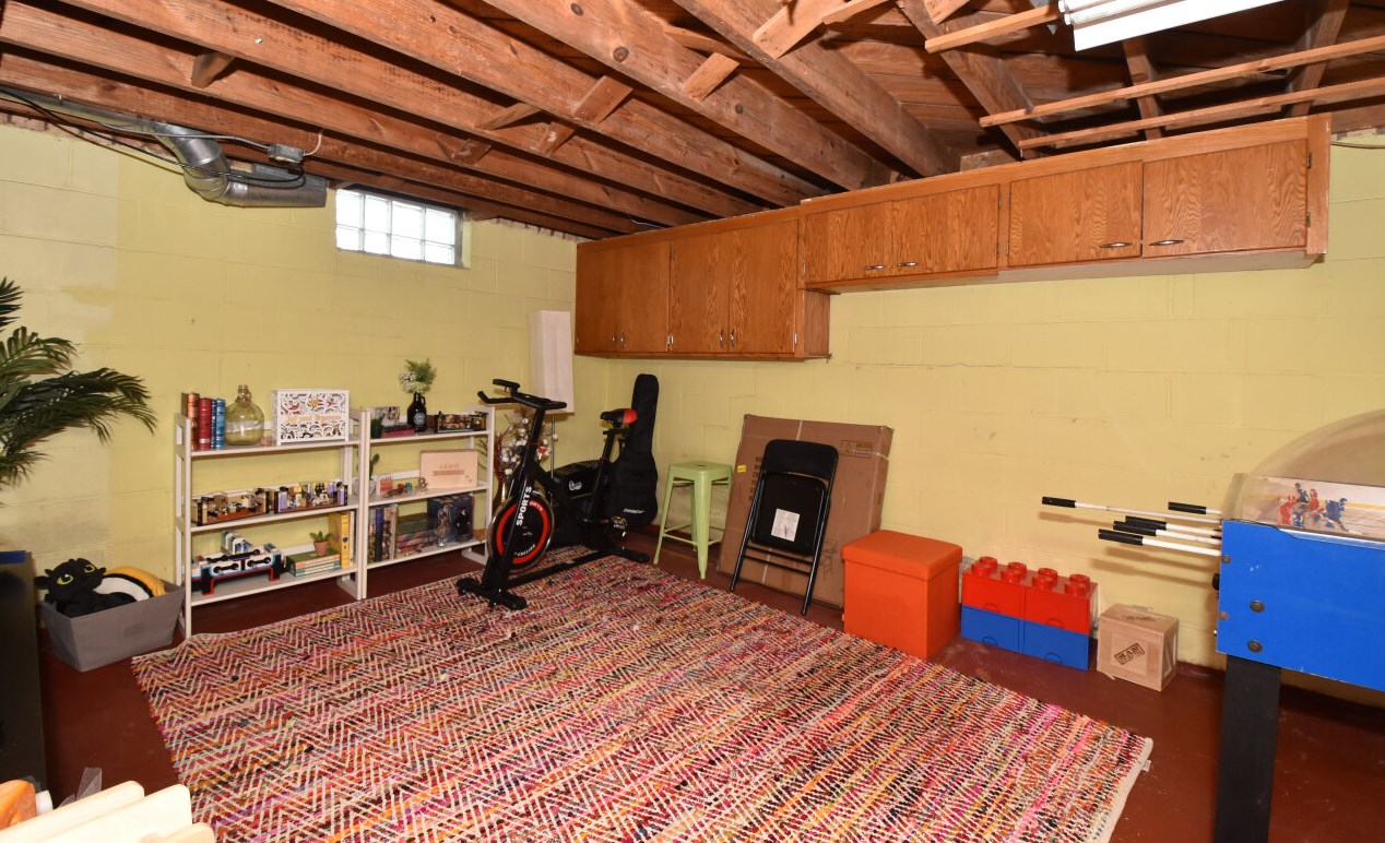 11825 Garfield Ave, Milwaukee WI  53226-2025 exterior