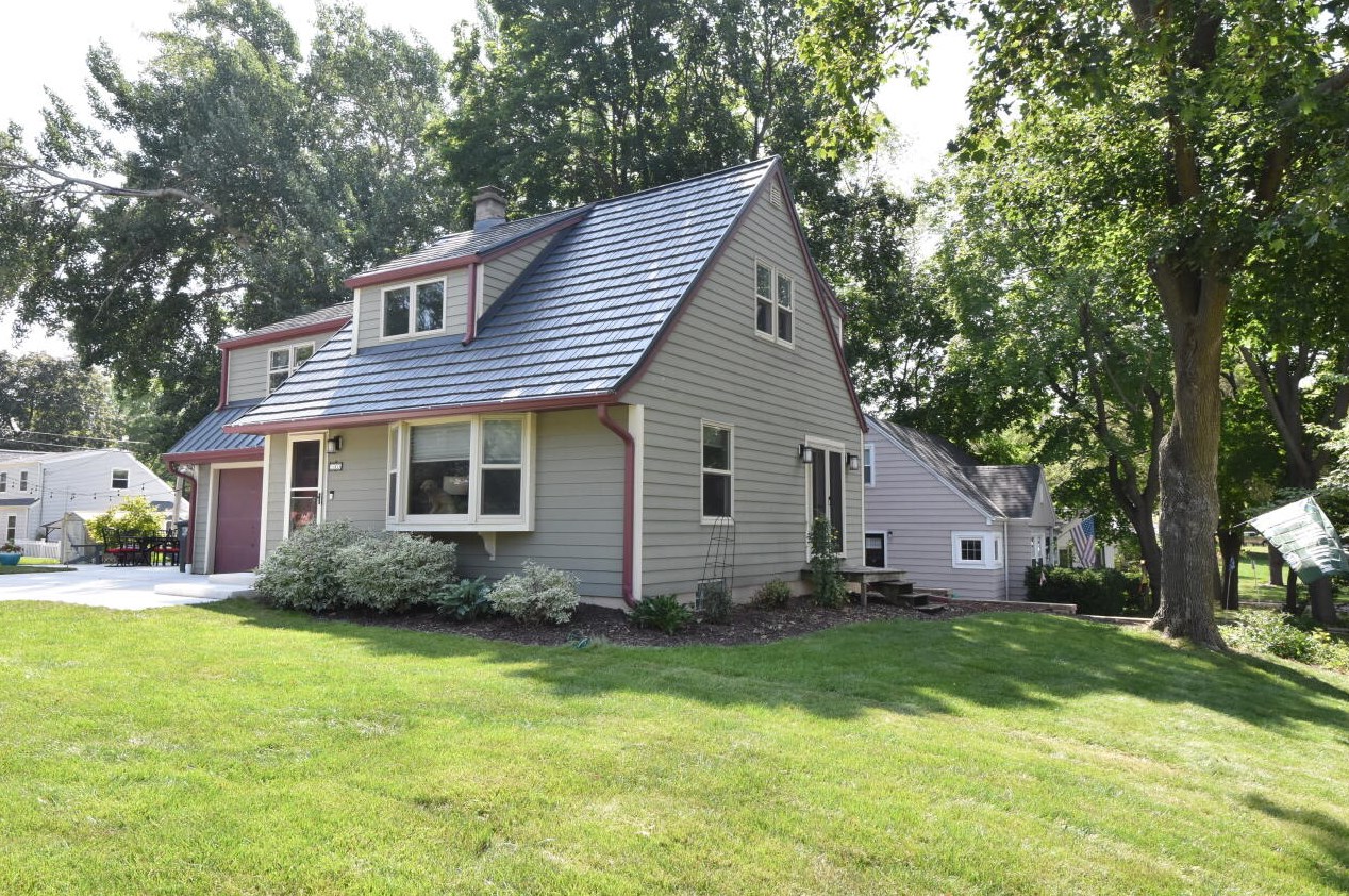 11825 Garfield Ave, Milwaukee WI  53226-2025 exterior