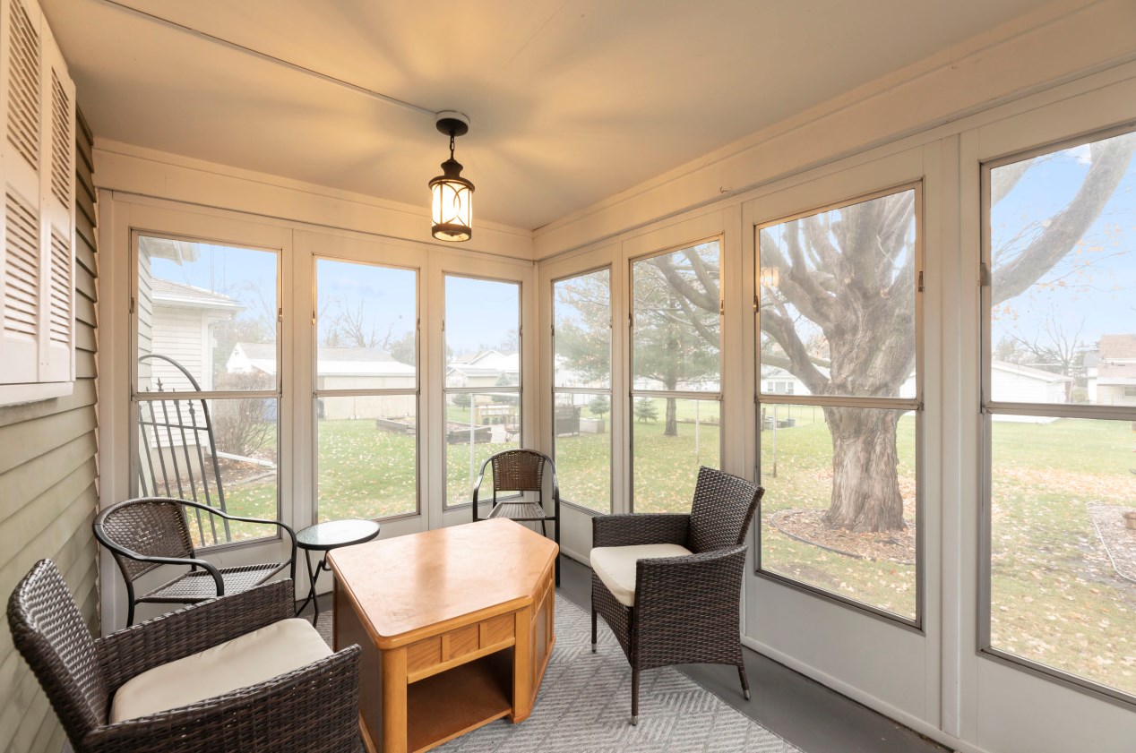 1220 Randolph St, Watertown WI 53094-6706 exterior