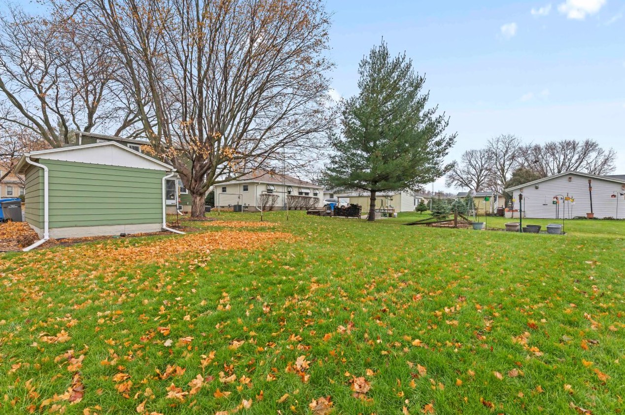 1220 Randolph St, Watertown WI 53094-6706 exterior