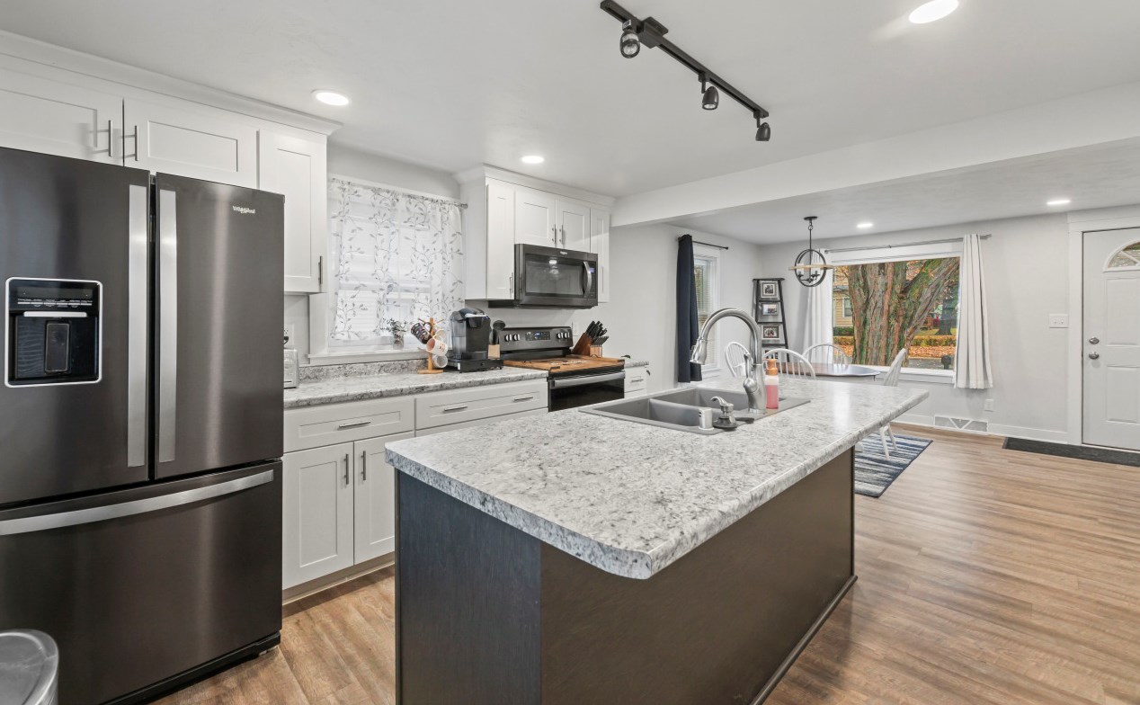 1220 Randolph St, Watertown WI 53094-6706 exterior