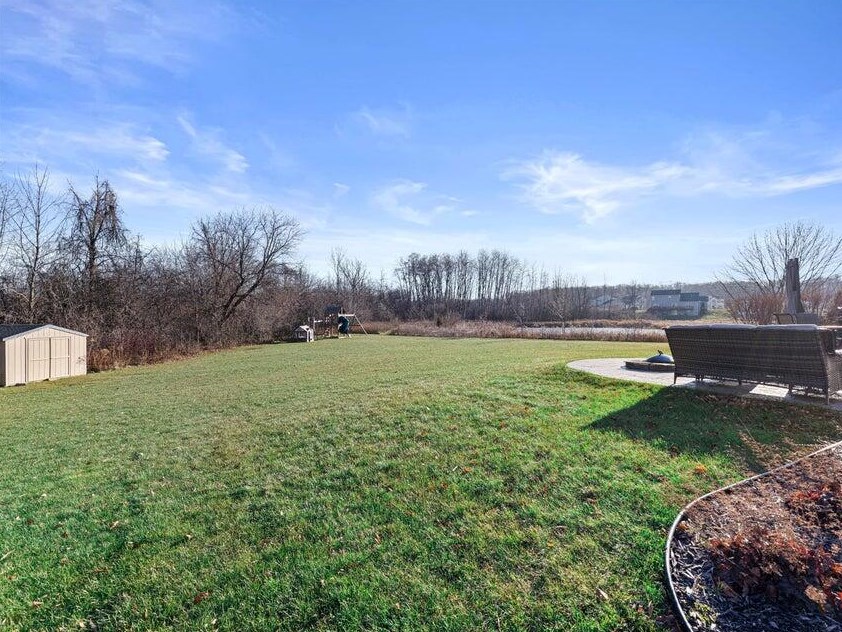 1198 Knollwood Dr, Grafton WI  53024-9484 exterior