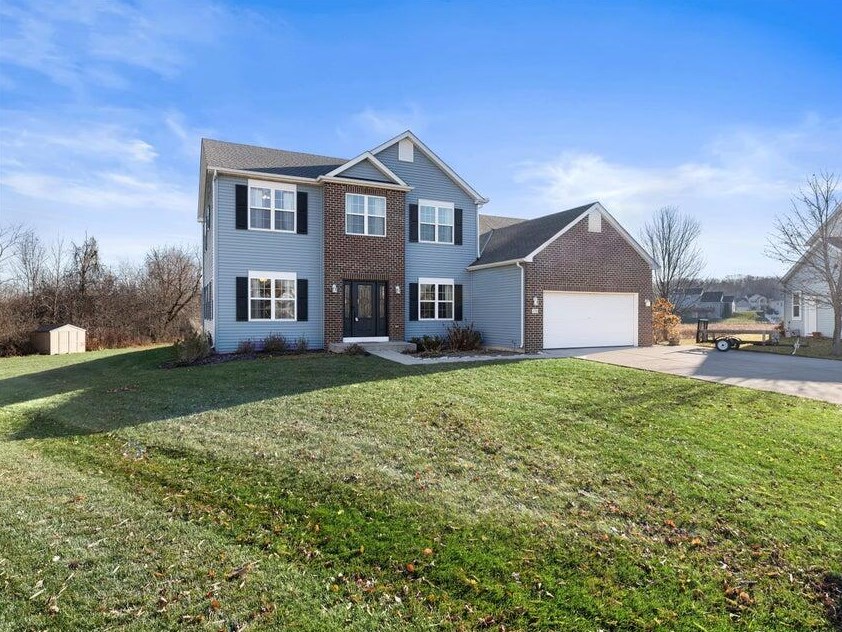 1198 Knollwood Dr, Grafton WI  53024-9484 exterior