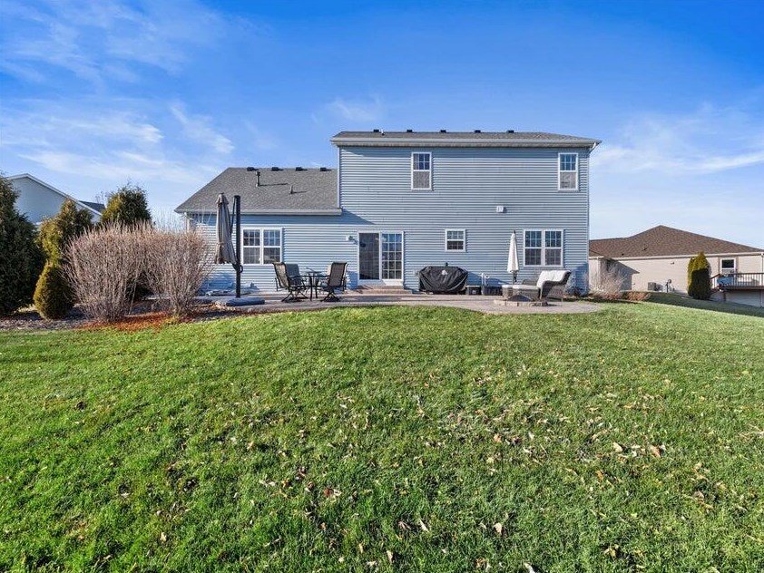 1198 Knollwood Dr, Grafton WI  53024-9484 exterior