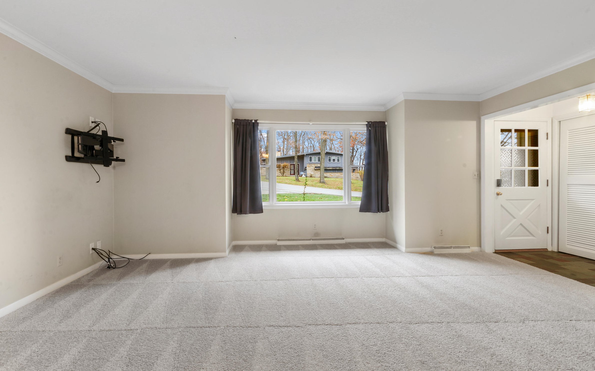 635 Upper Brookwood Dr, Fontana WI  53125-1807 exterior