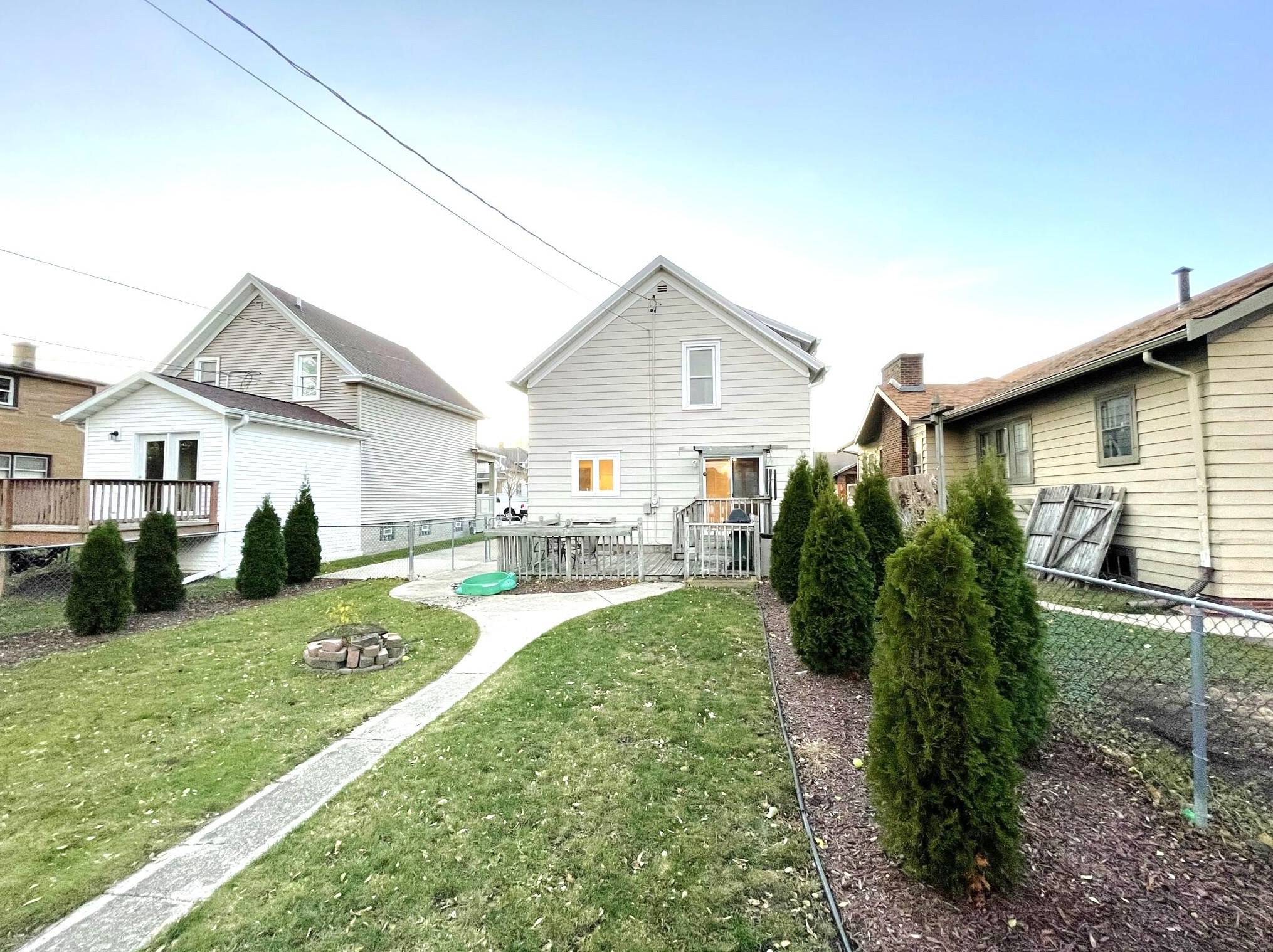 1329 Monroe Ave, Racine WI  53405-2838 exterior
