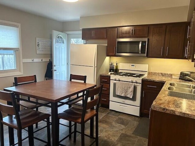 2749 84 St, Kenosha WI 53142-2312 exterior