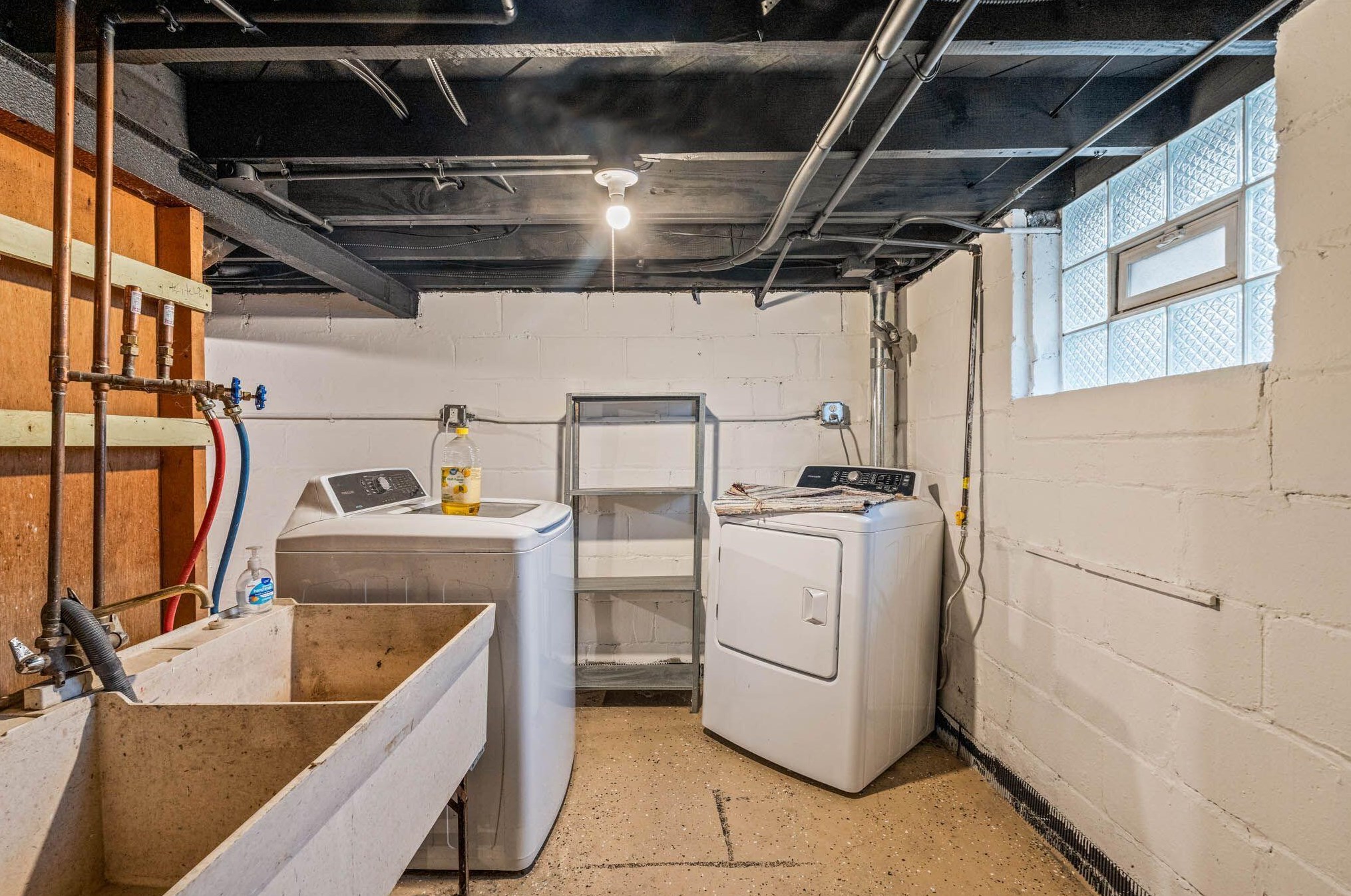 1542 83, Milwaukee WI 53214-4430 exterior