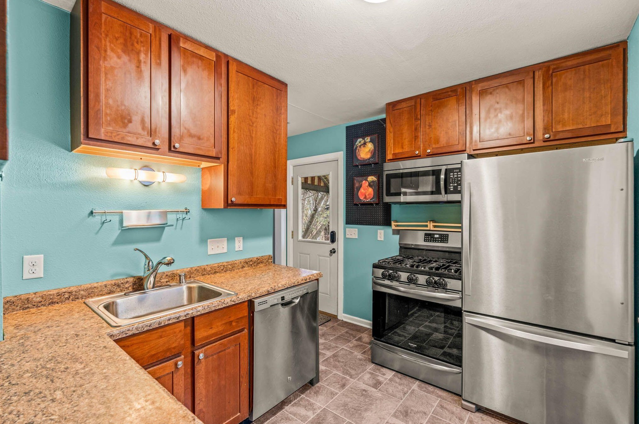 1542 83, Milwaukee WI 53214-4430 exterior