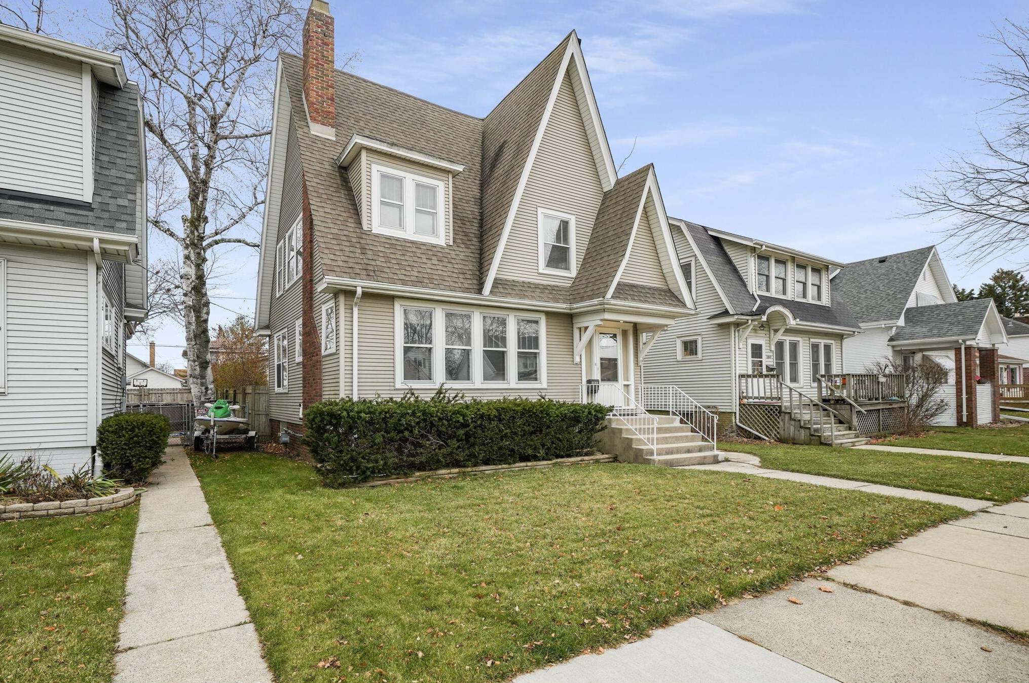 2013 Quincy Ave, Racine WI 53403-4232 exterior