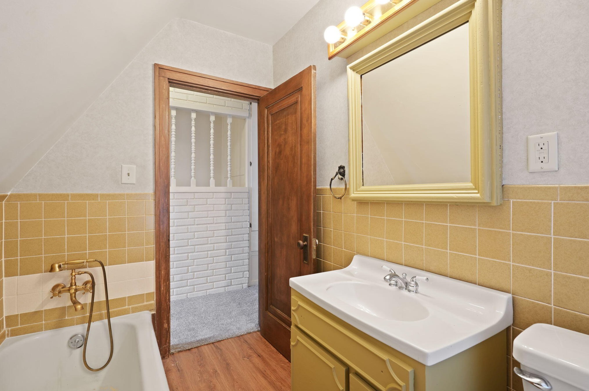 2013 Quincy Ave, Racine WI 53403-4232 exterior