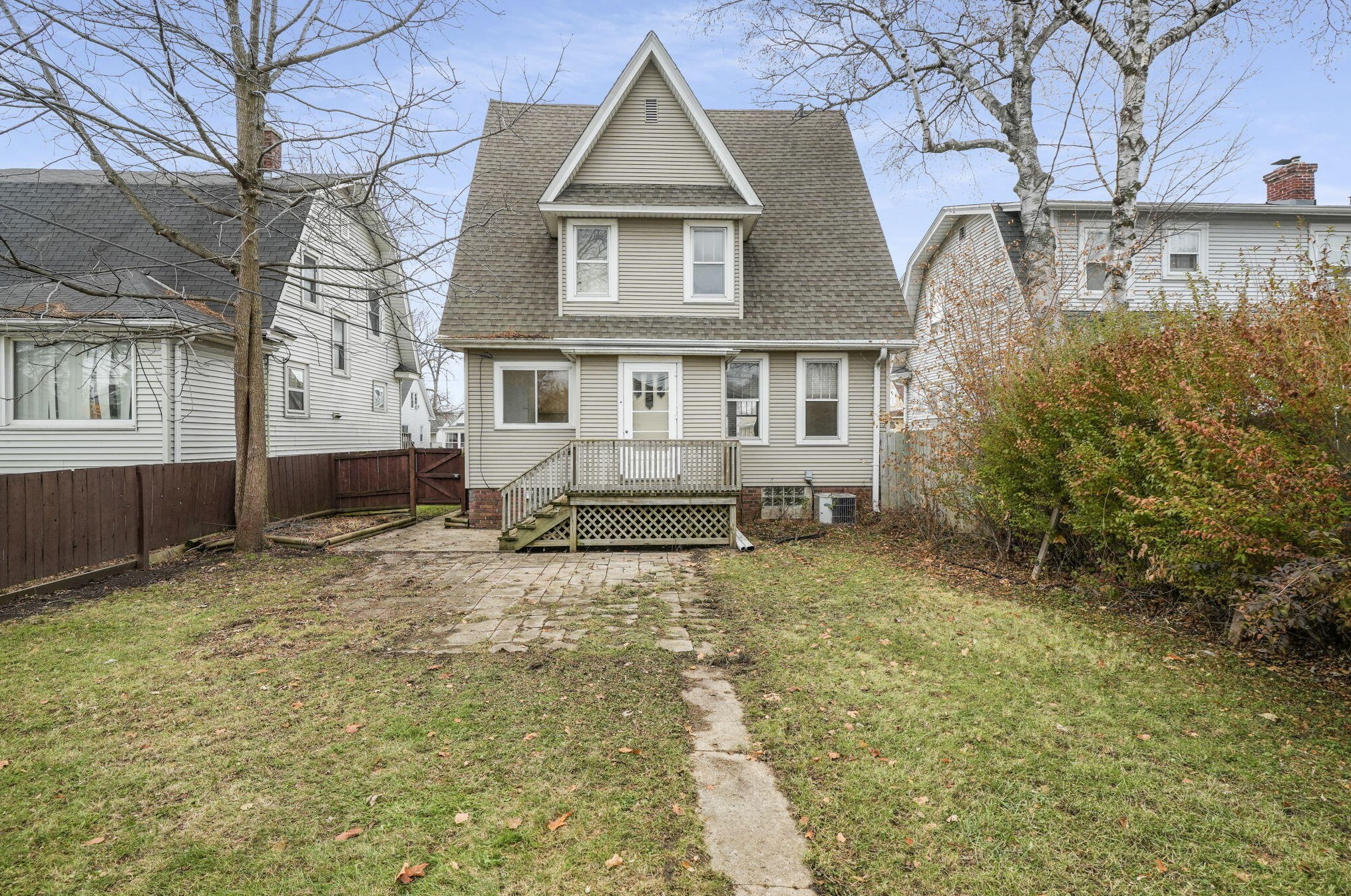 2013 Quincy Ave, Racine WI 53403-4232 exterior