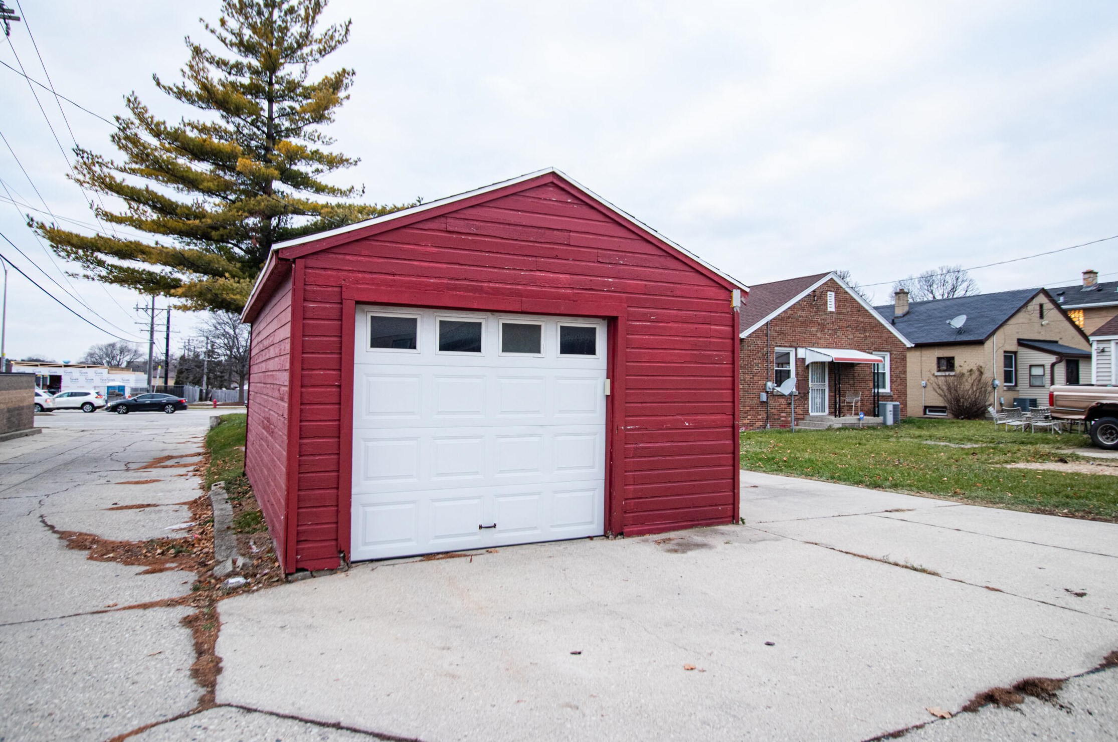 4020 92, Milwaukee WI 53228-2130 exterior