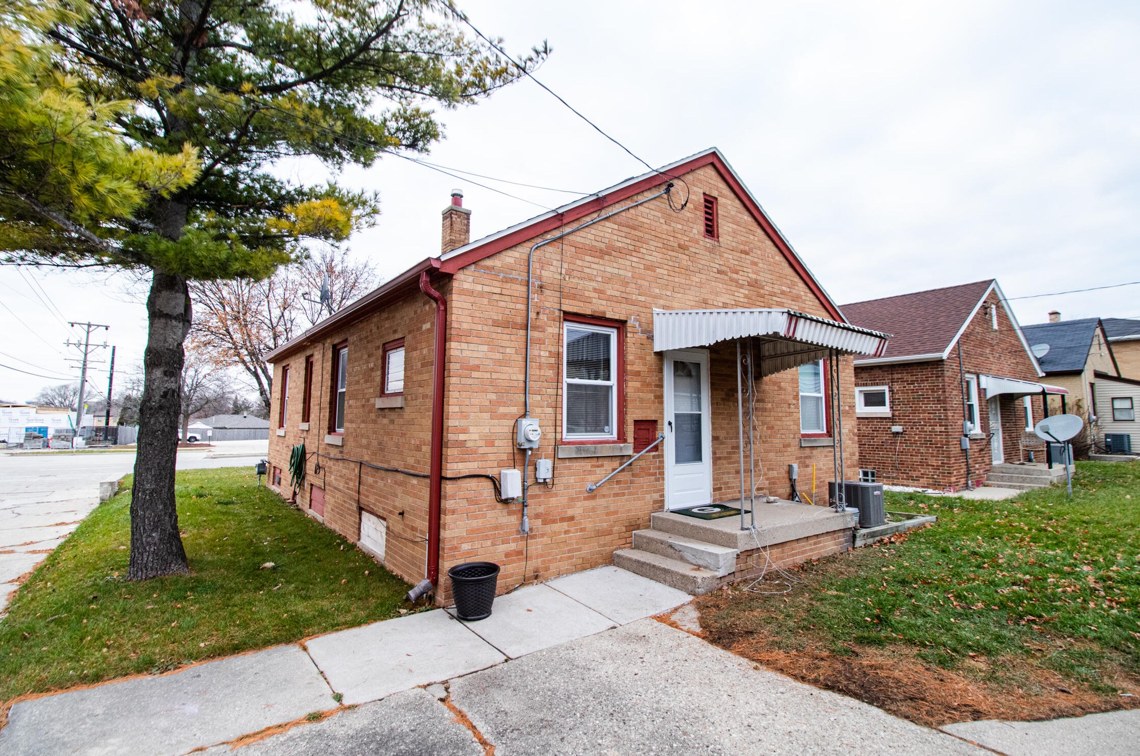 4020 92, Milwaukee WI 53228-2130 exterior