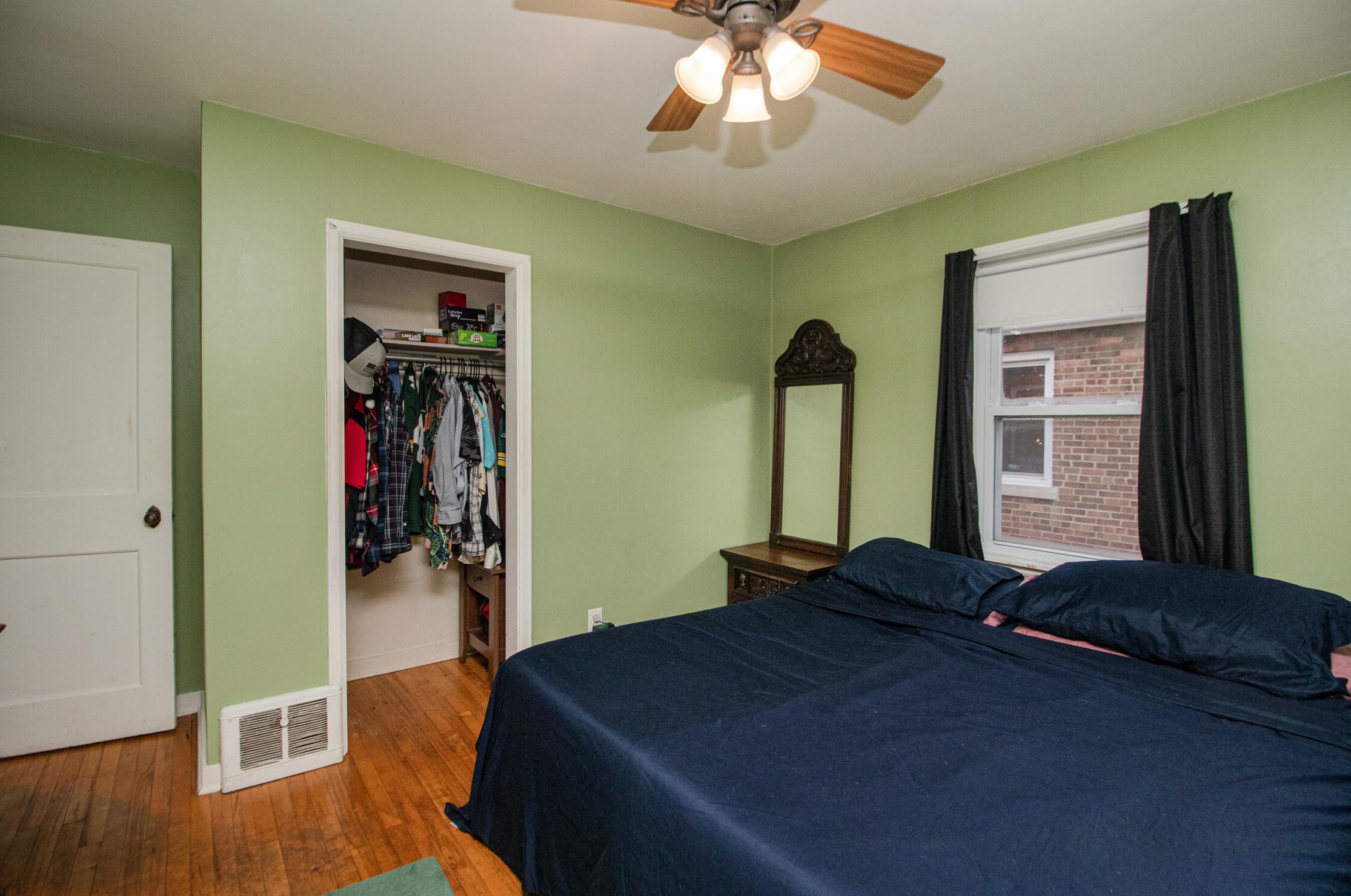 4020 92, Milwaukee WI 53228-2130 exterior