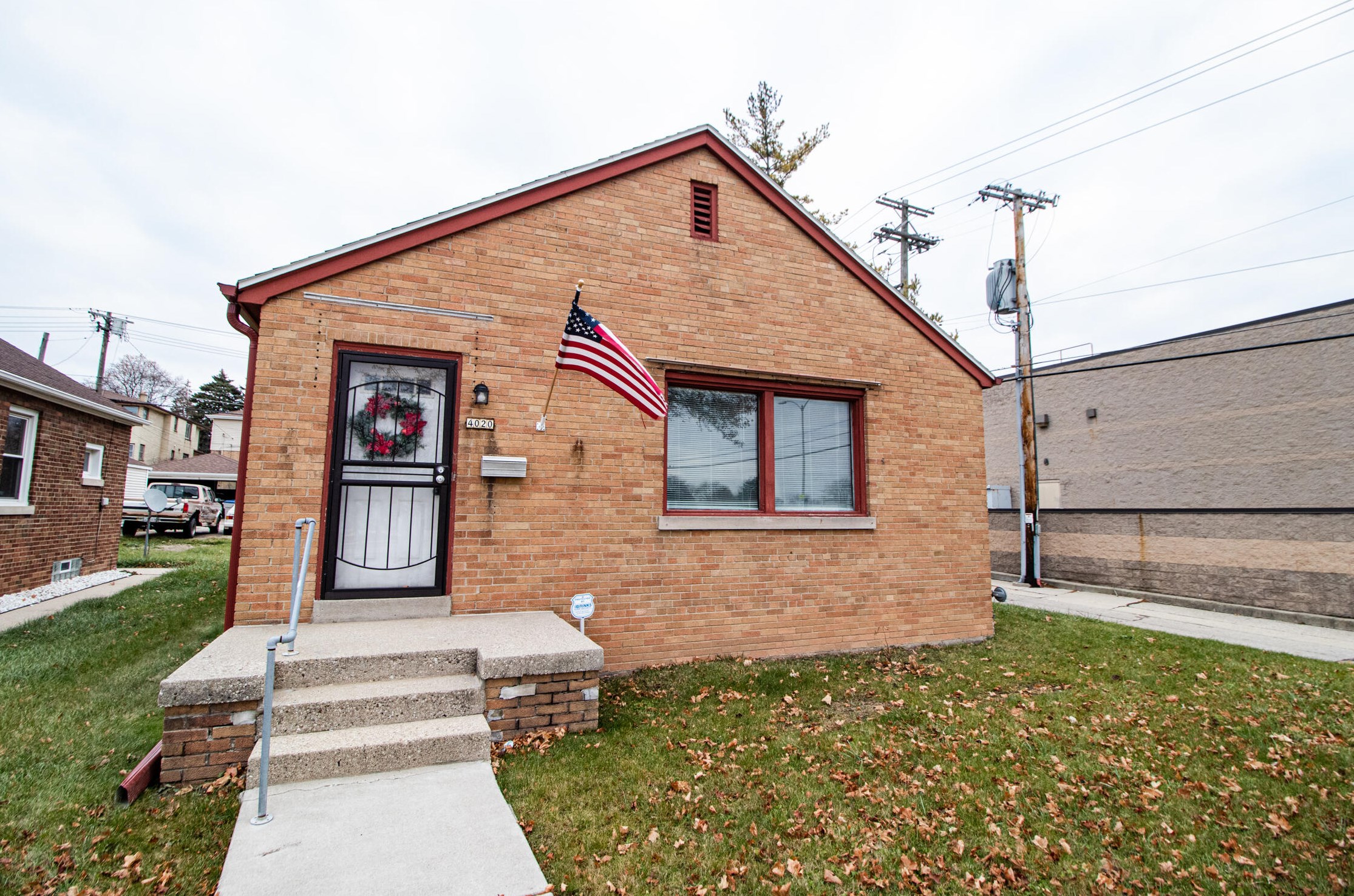 4020 92, Milwaukee WI 53228-2130 exterior