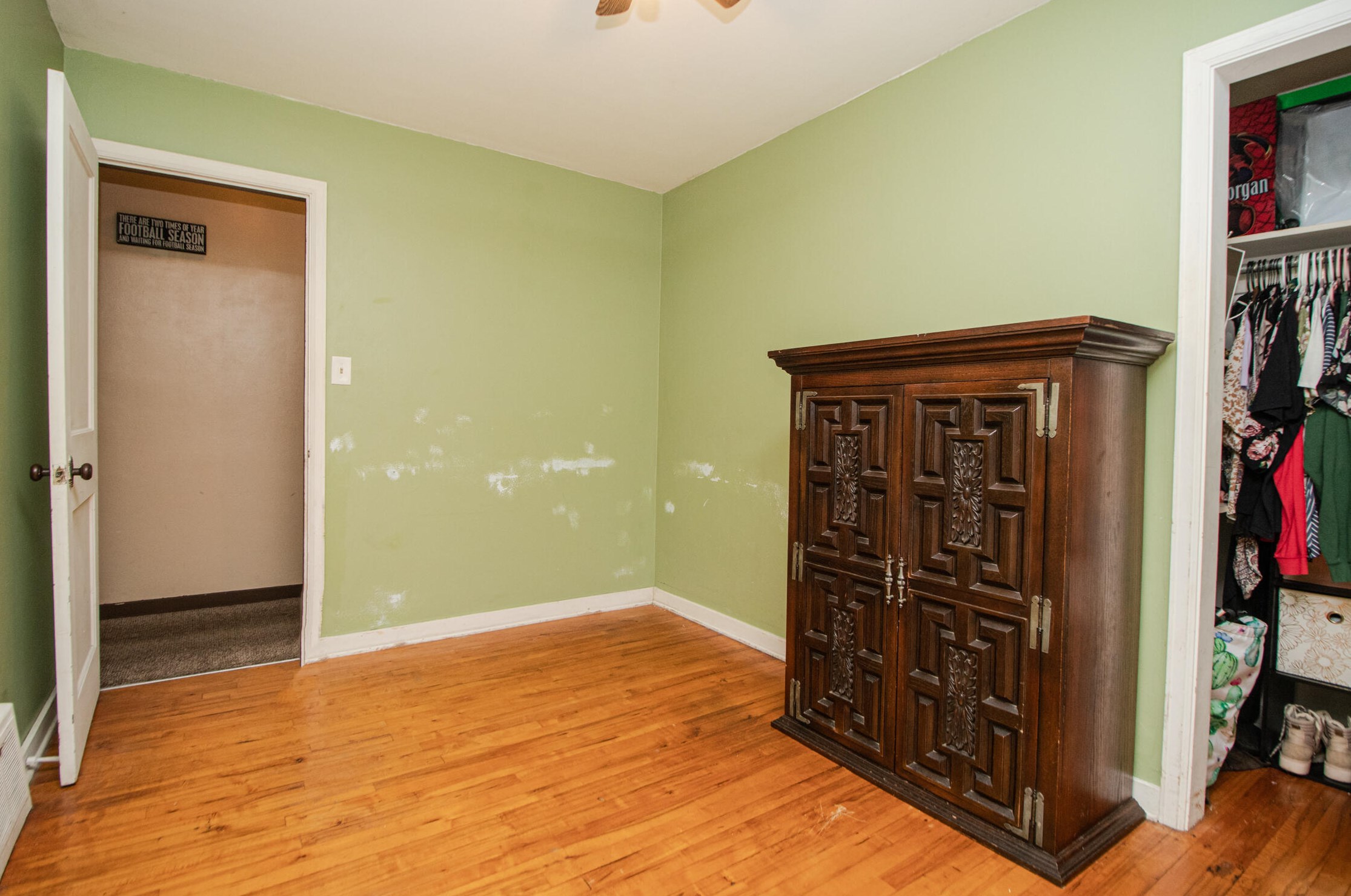 4020 92, Milwaukee WI 53228-2130 exterior