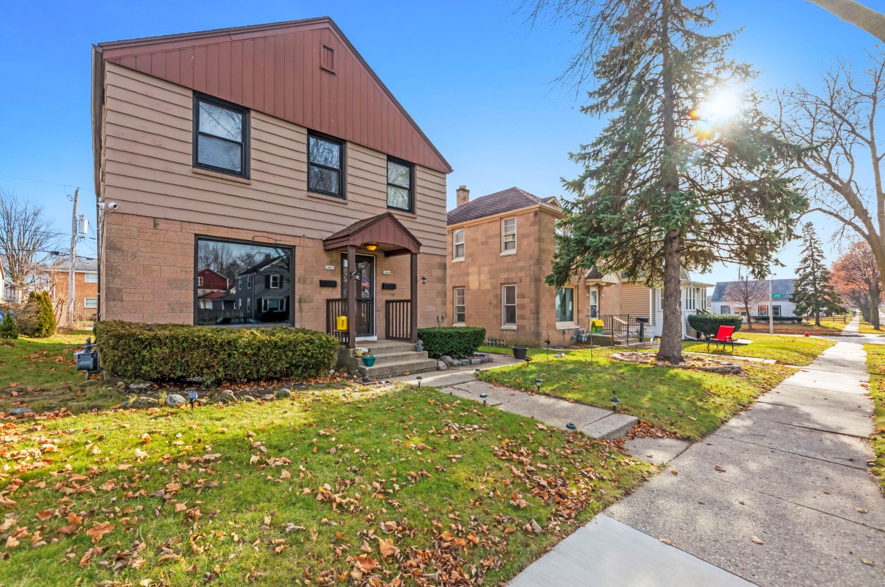 2462 64th St, Milwaukee WI  53219-2016 exterior