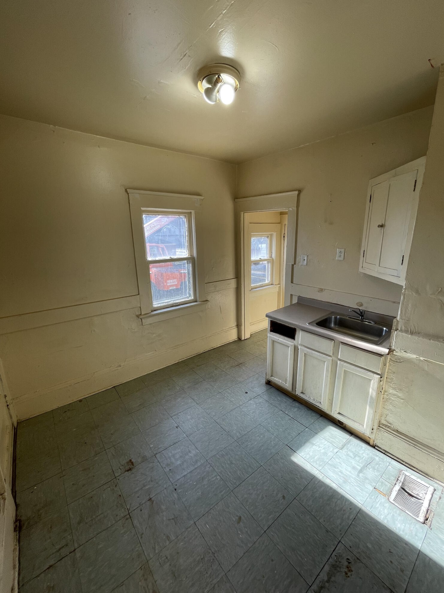 2028 32nd St, Milwaukee WI  53215-2109 exterior