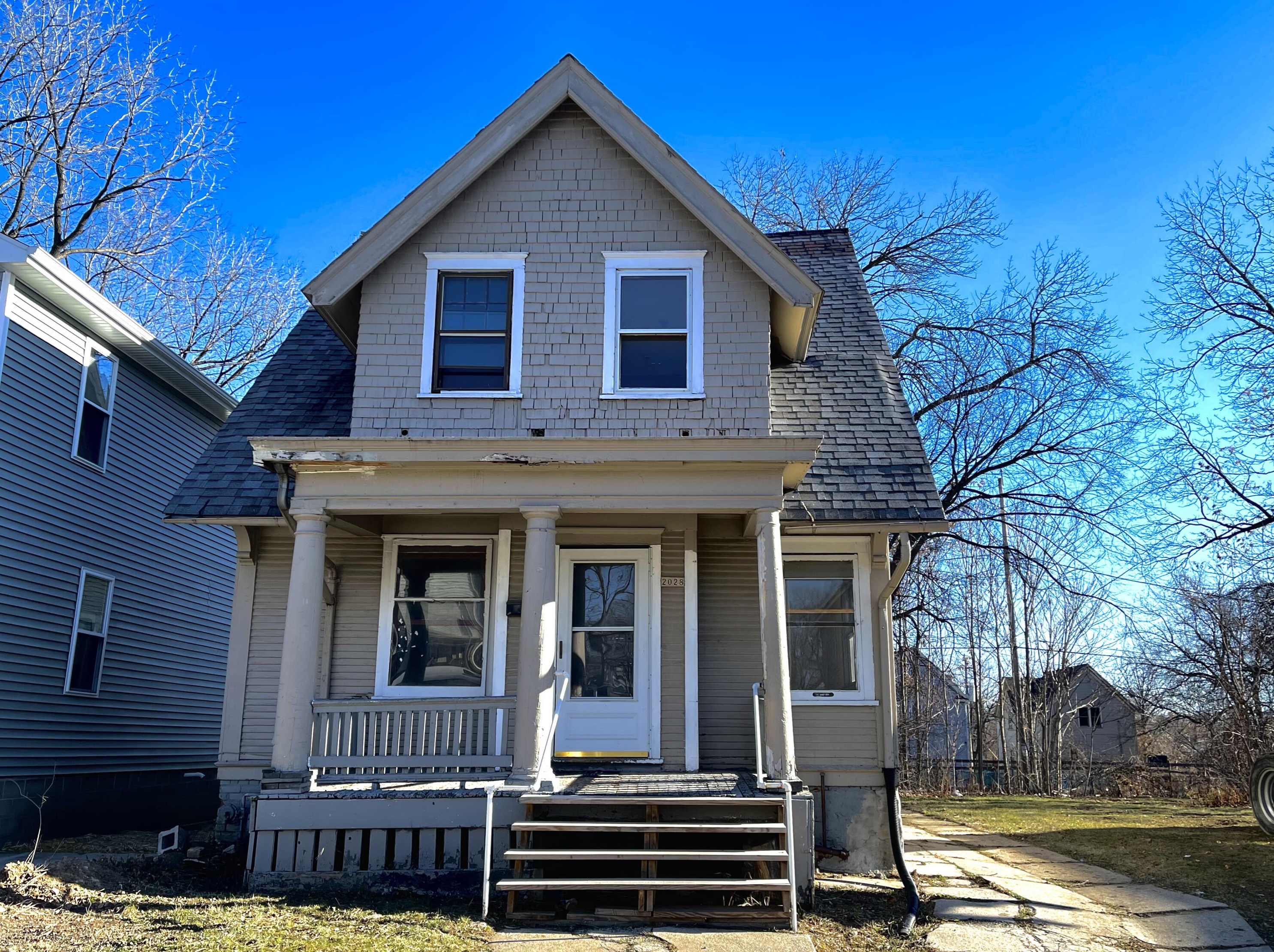 2028 32nd St, Milwaukee WI  53215-2109 exterior