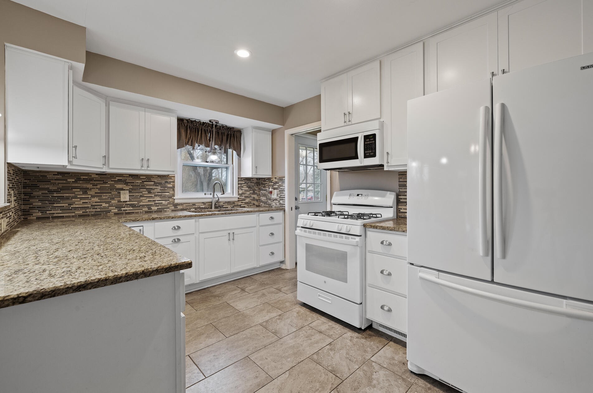 3329 103rd St, Kenosha WI  53158-4025 exterior