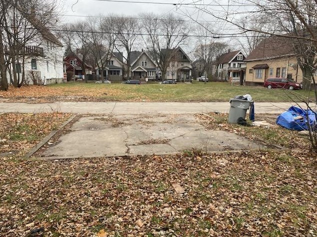 2437 37th St, Milwaukee WI  53210-3045 exterior