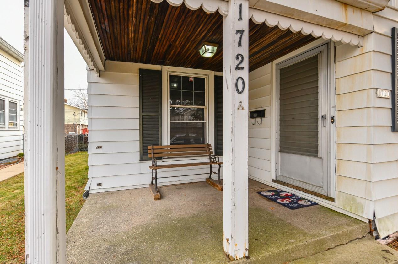 1720 59th St, Milwaukee WI  53214-5127 exterior