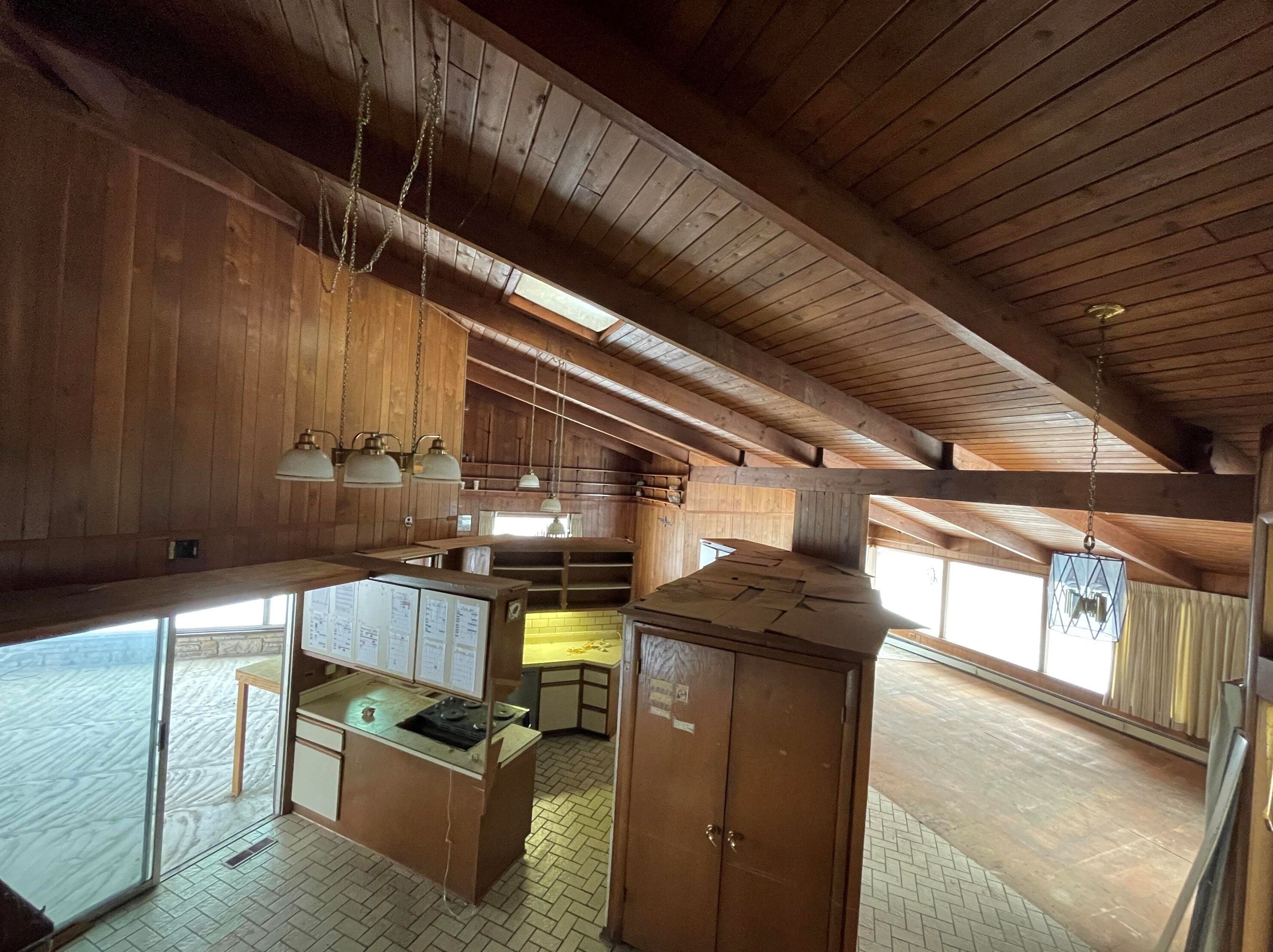 9505 Pheasant Ln, Milwaukee WI  53217-1125 exterior