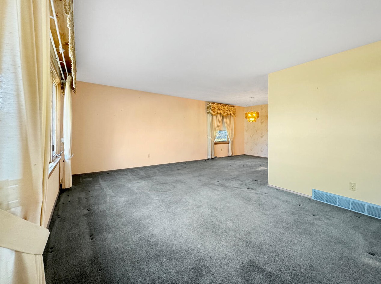 4975 Saxony Ln, Greendale WI  53129-2003 exterior