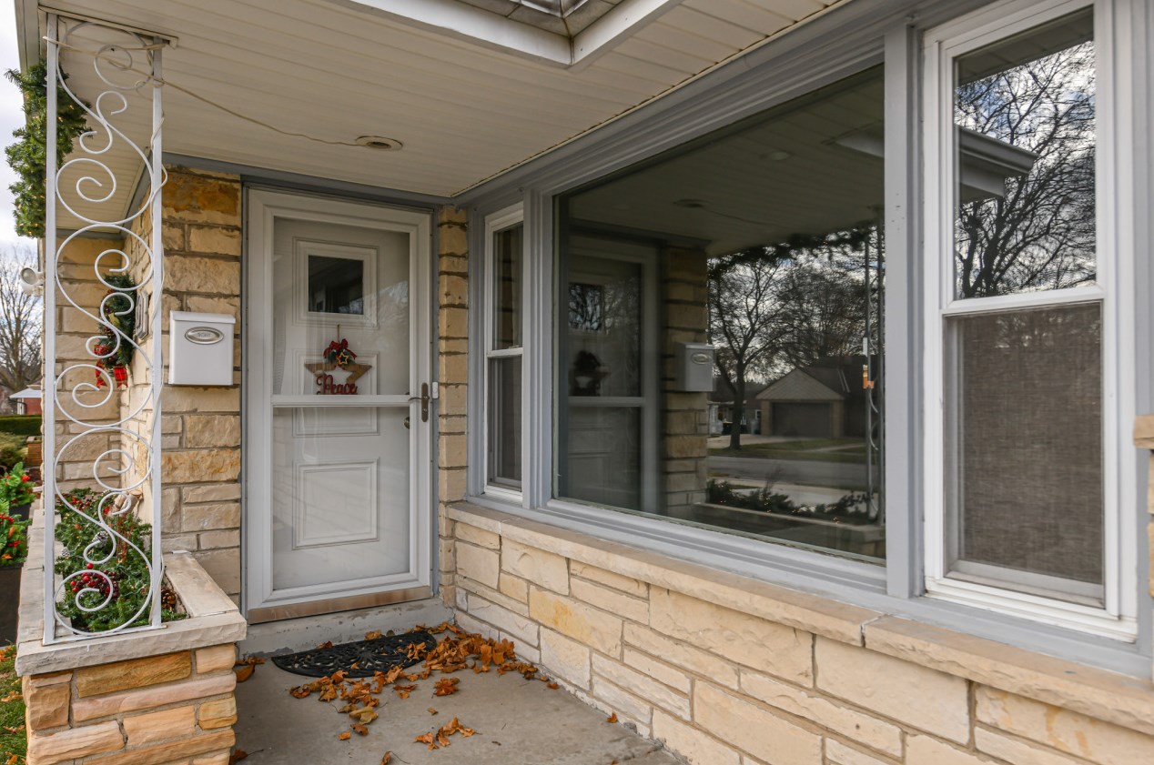 9720 Concordia Ave, Milwaukee WI  53222-3440 exterior