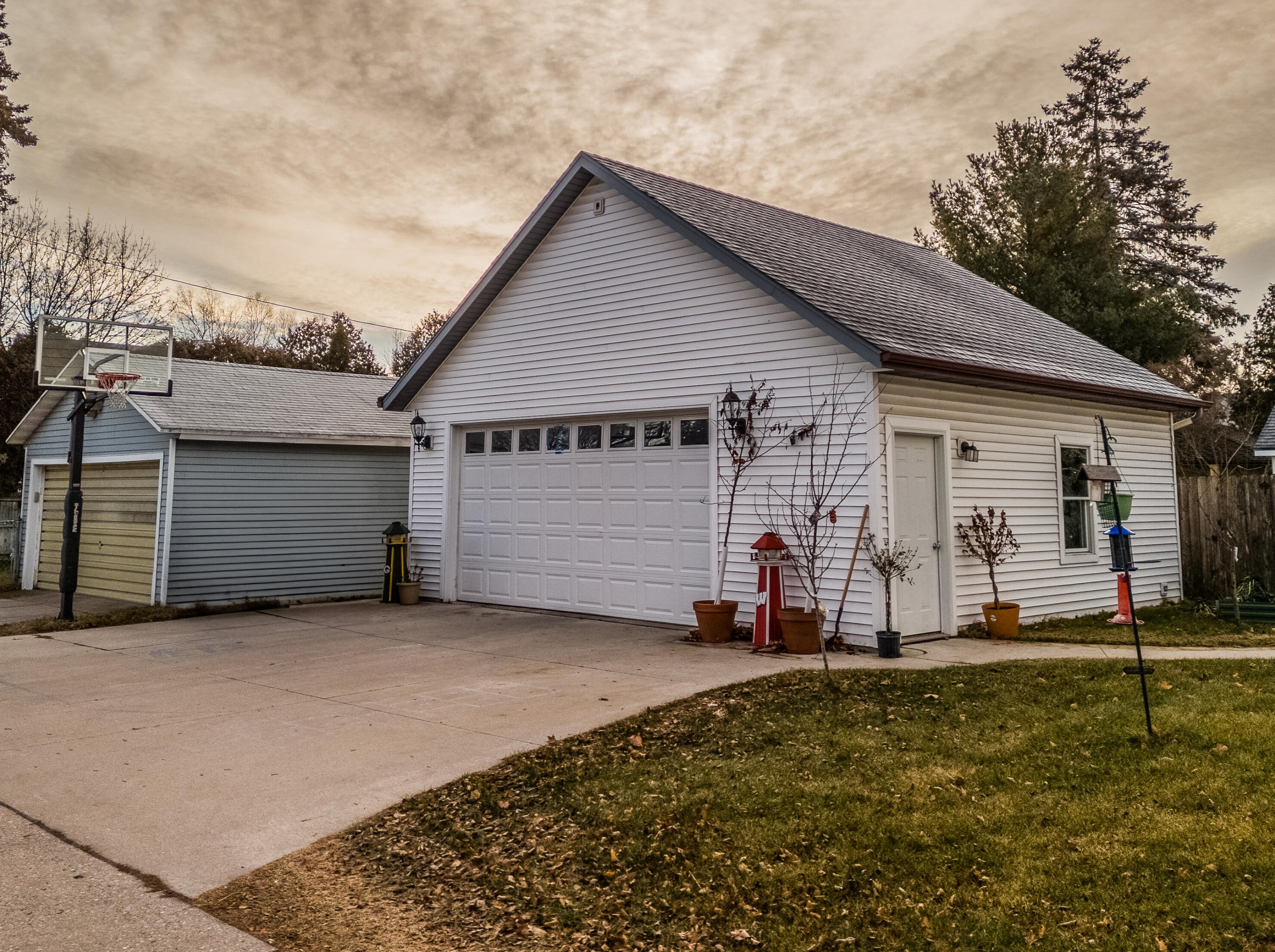 2409 Washington St, Two Rivers WI  54241-2244 exterior